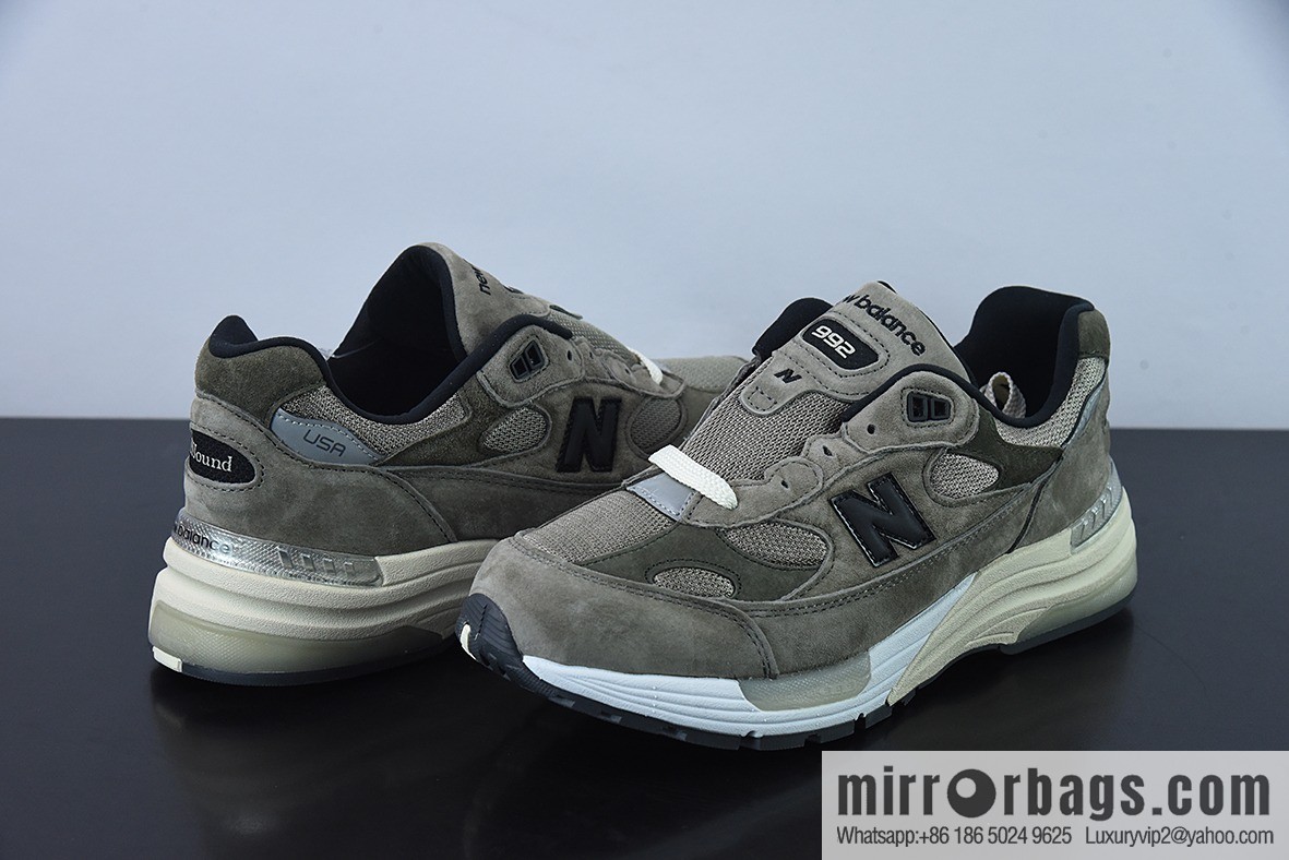 JJJJound x New Balance M992J2 joint president Vintage jogging shoes, black and gray