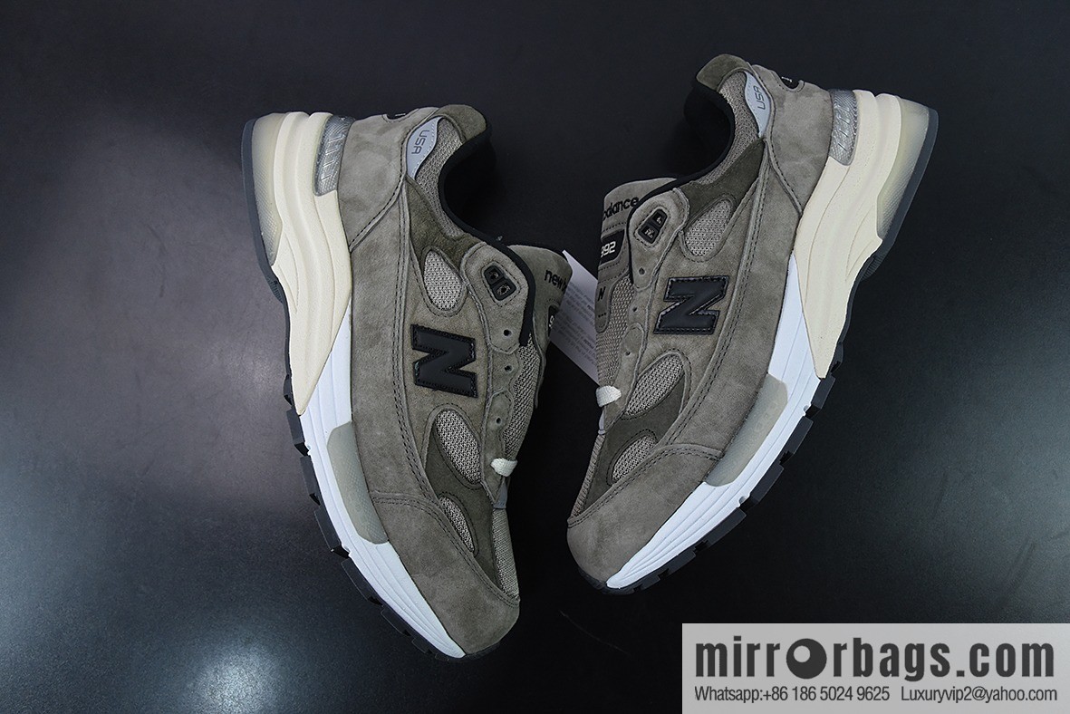 JJJJound x New Balance M992J2 joint president Vintage jogging shoes, black and gray