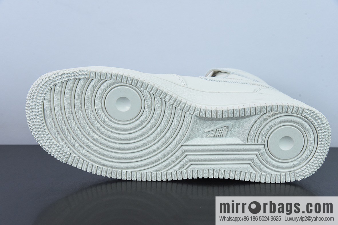 NK Air Force 1 Air Force One × LV monogram joint name, high-top board shoes, item number: 1A9V8Z