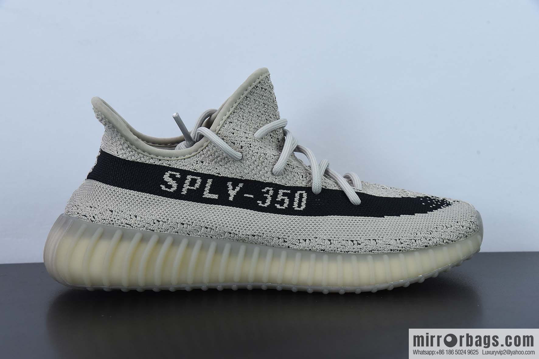Coconut/Yeezy 350V2 Gray Black Unisex sneakers of the same style Item number: HP7870