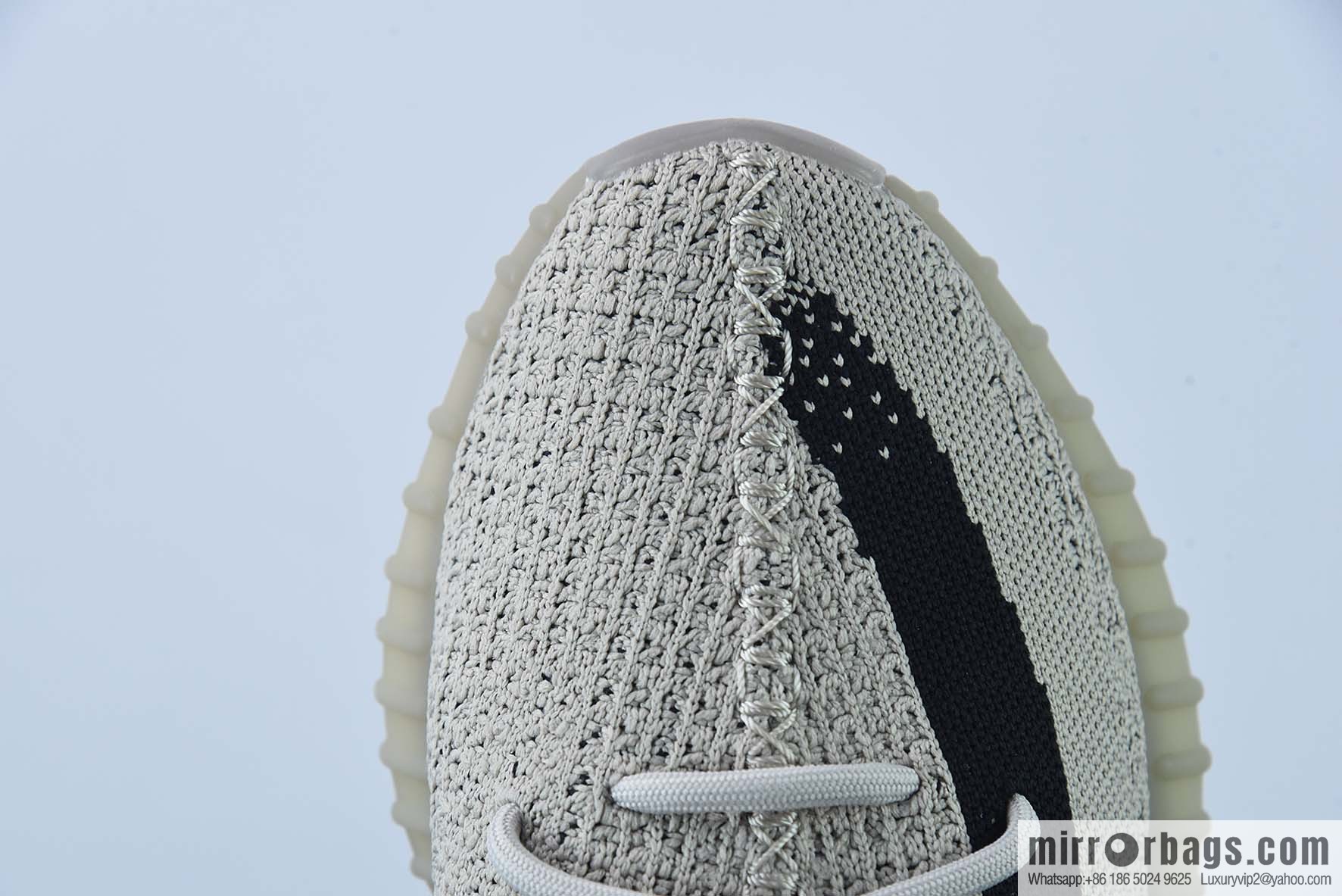 Coconut/Yeezy 350V2 Gray Black Unisex sneakers of the same style Item number: HP7870
