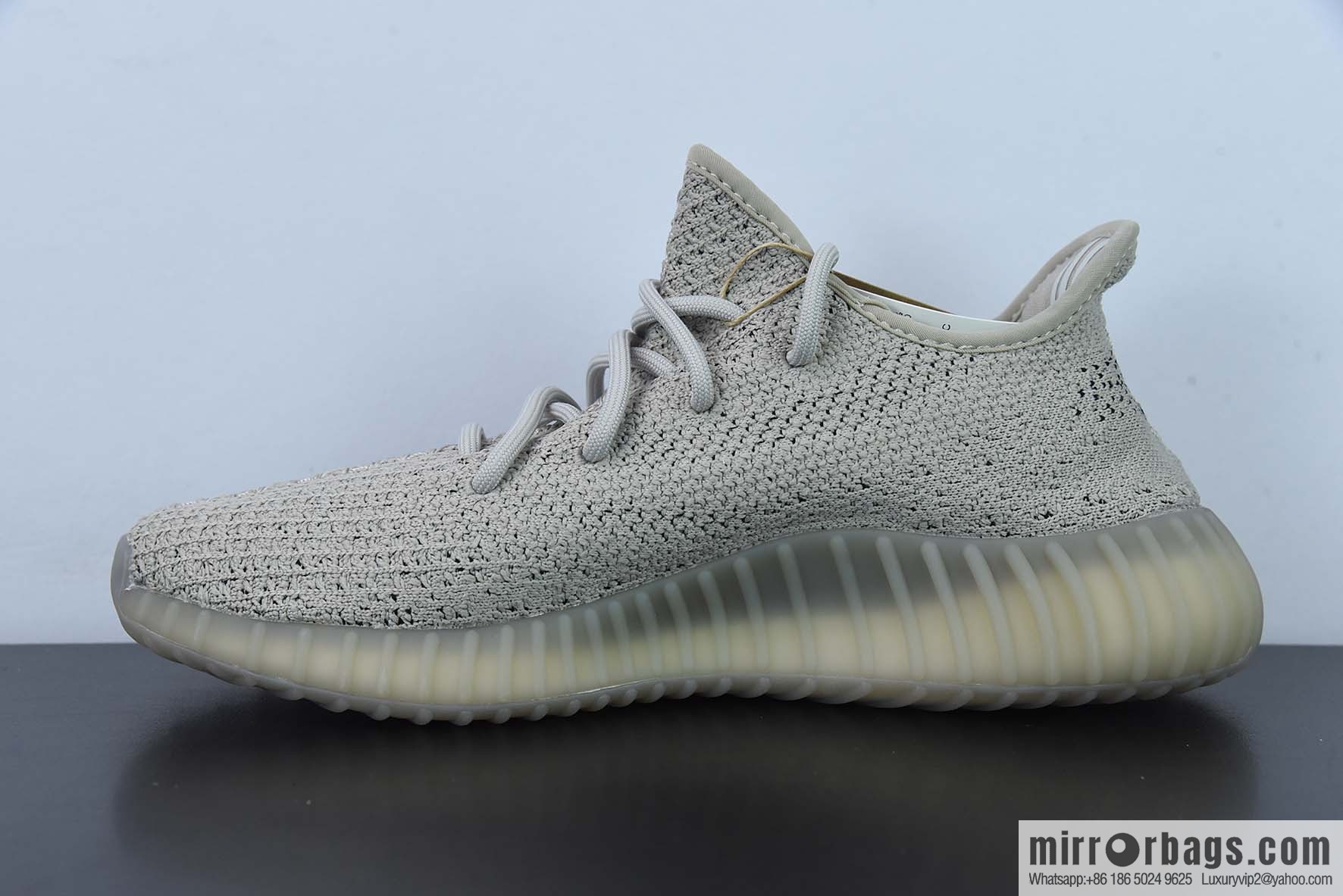 Coconut/Yeezy 350V2 Gray Black Unisex sneakers of the same style Item number: HP7870