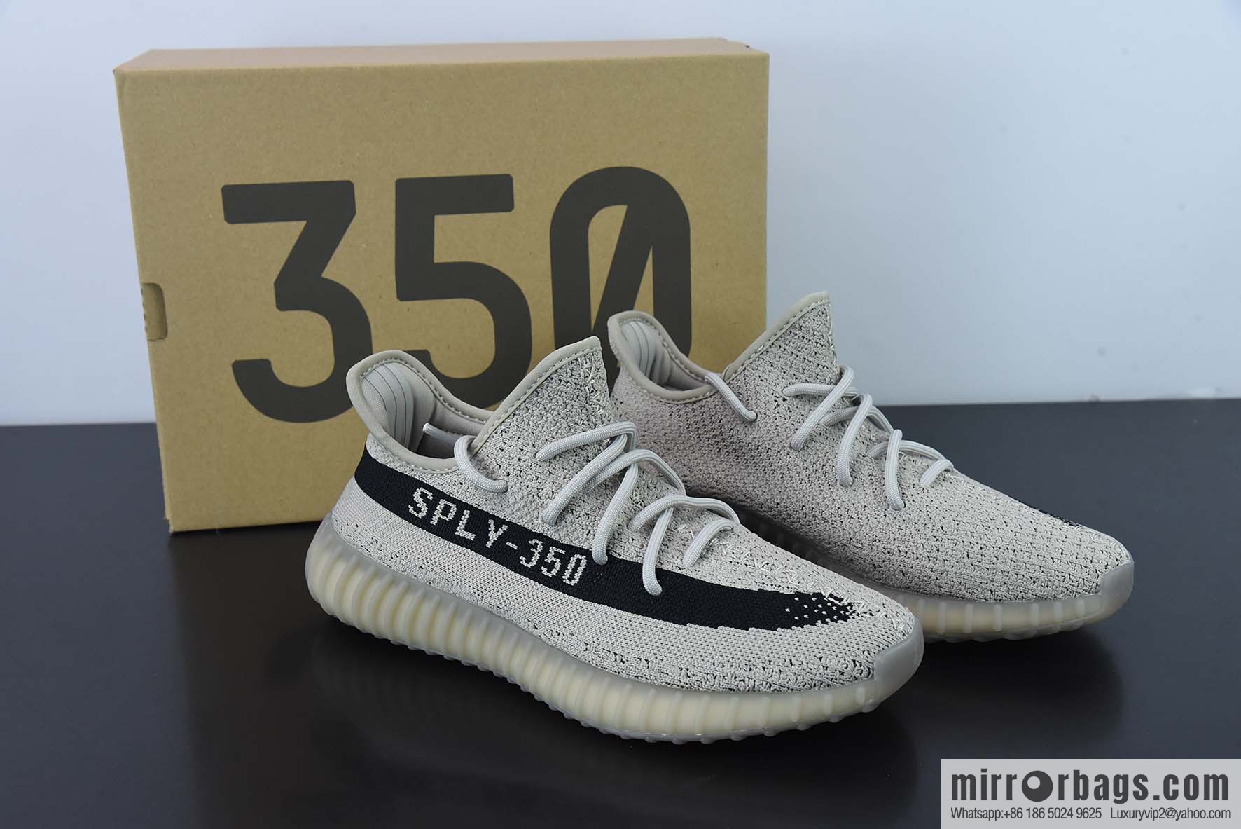 Coconut/Yeezy 350V2 Gray Black Unisex sneakers of the same style Item number: HP7870