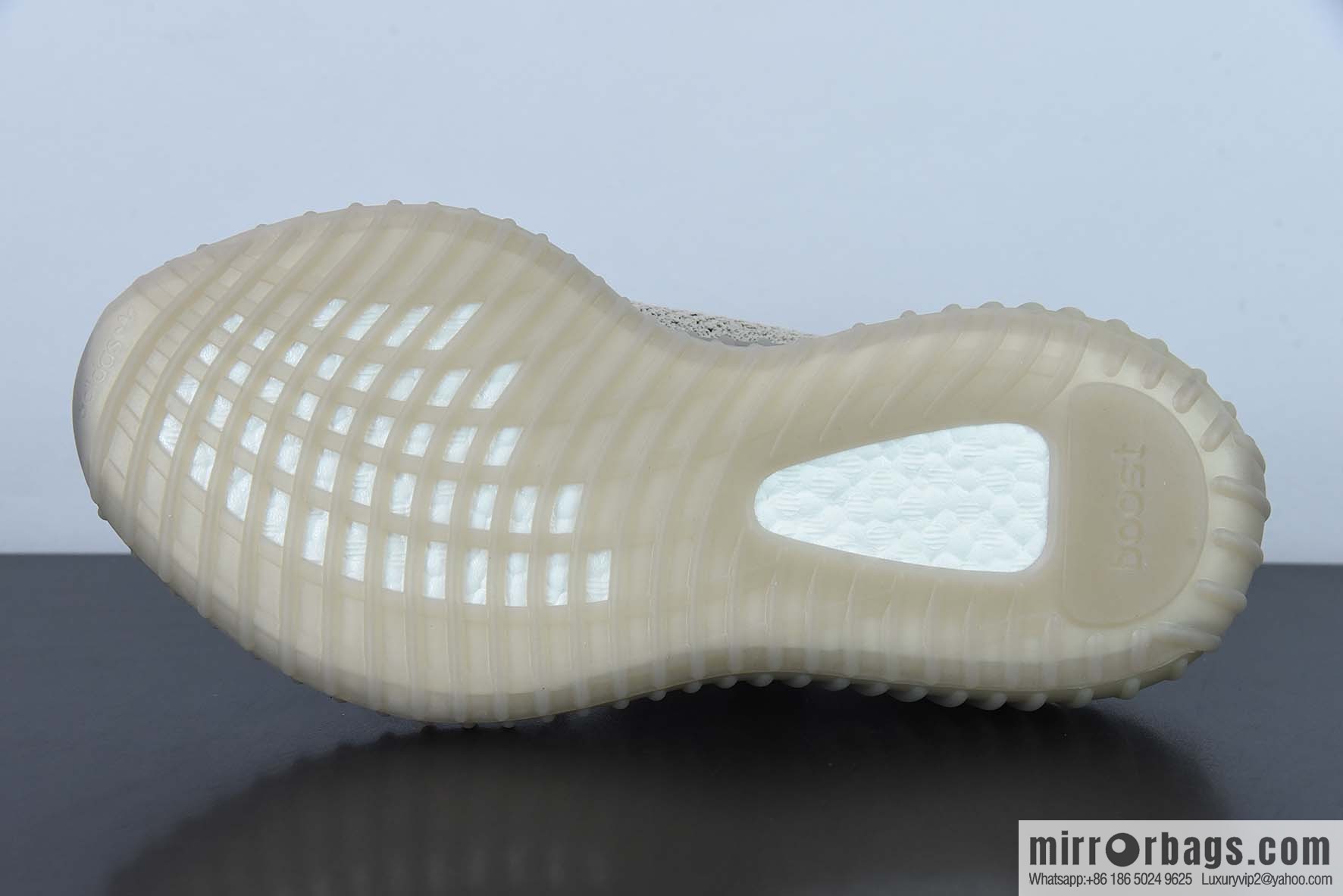 Coconut/Yeezy 350V2 Gray Black Unisex sneakers of the same style Item number: HP7870