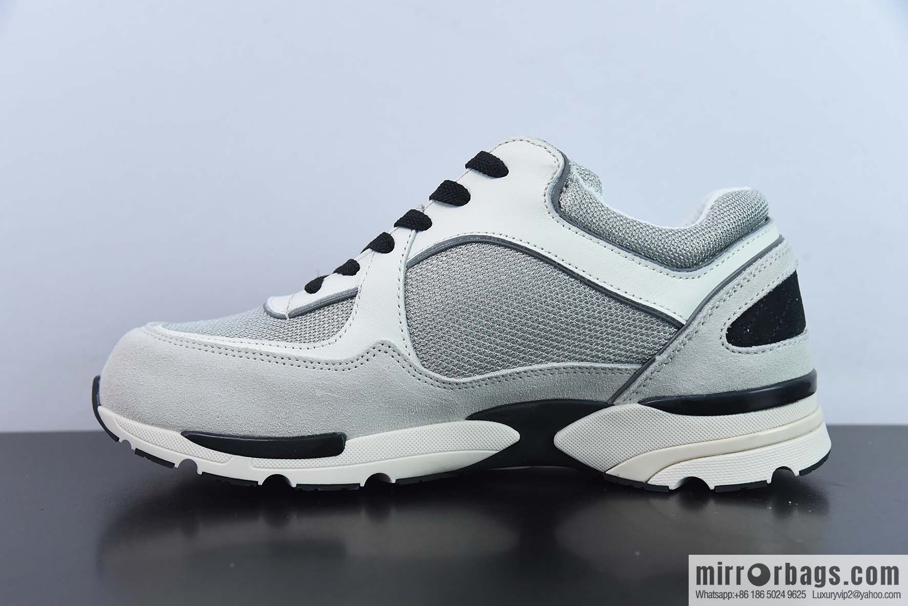 CHANEL Chanel 2022 top sports series, white gray and black, item number: G39068.