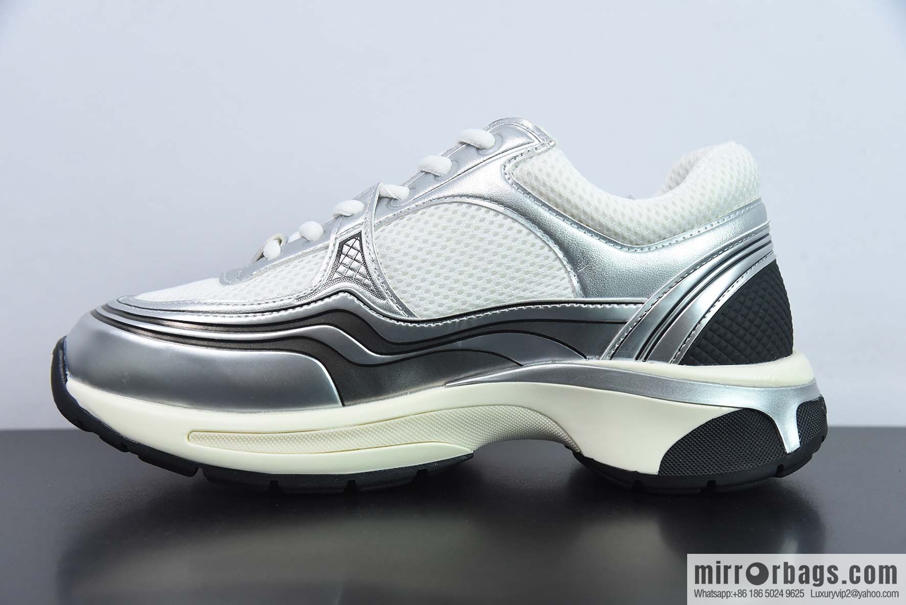 Chanel Chanel 23SS early spring vacation series, small incense, metal, casual sneakers