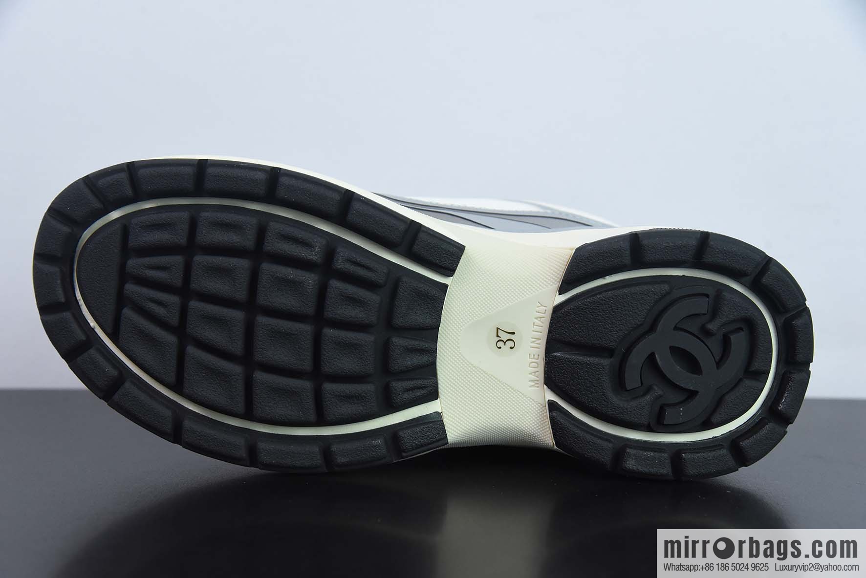Chanel Chanel 23SS early spring vacation series, small incense, metal, casual sneakers