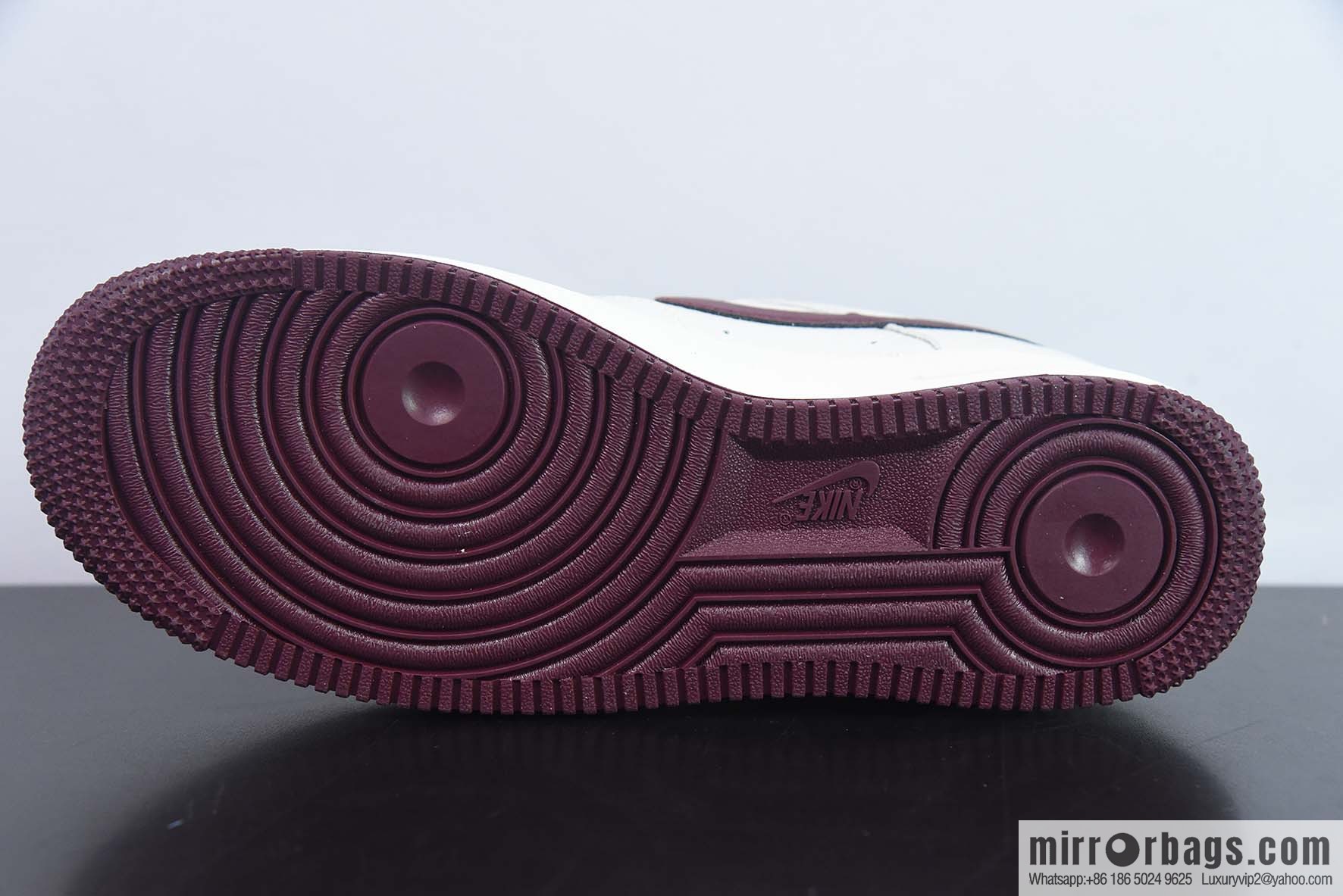 Nk Air Force 1 '07 Low burgundy white color scheme
