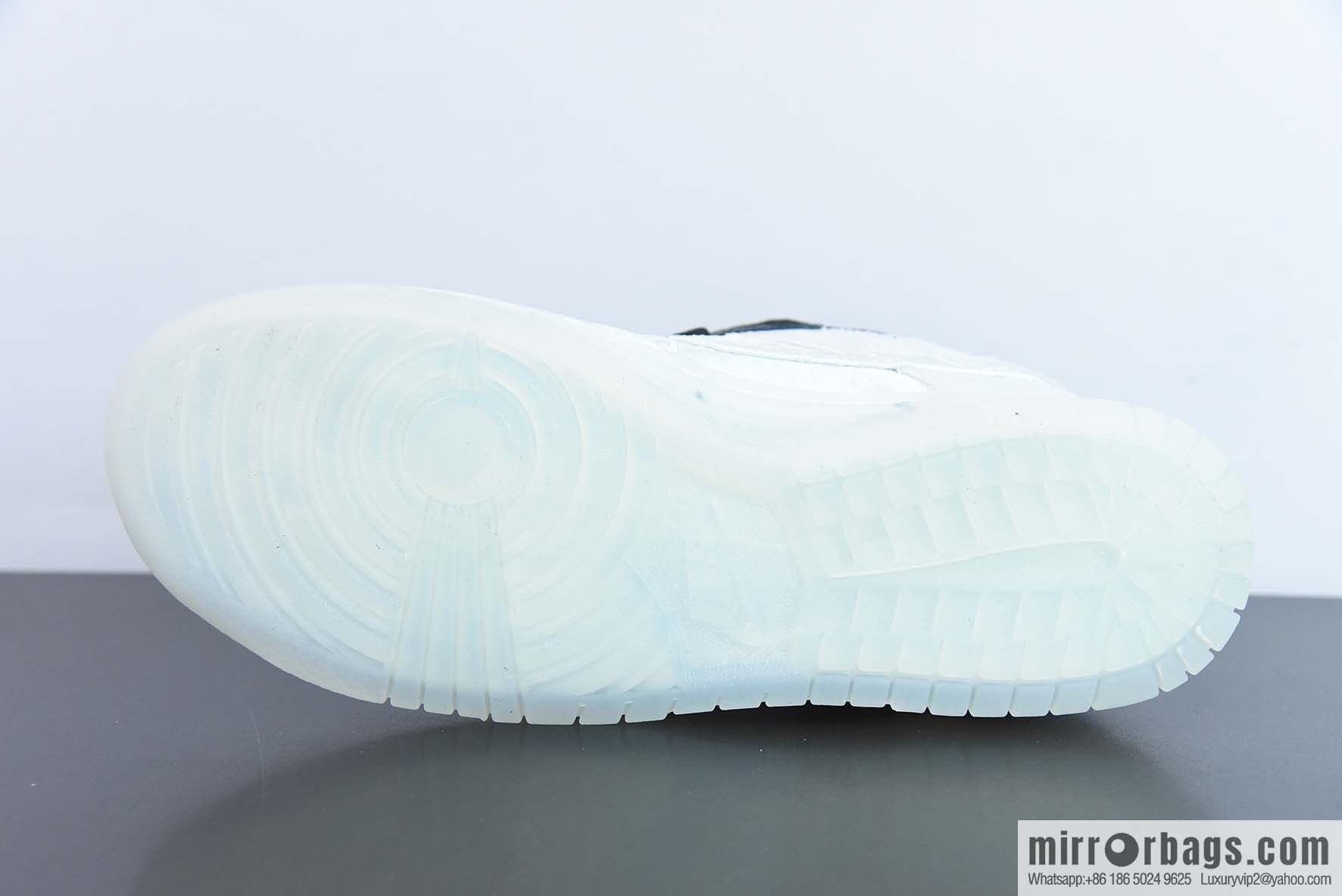 NK Dunk Low Hiroshi Fujiwara three-way joint white silk low-top sneakers item number: FN0315-110