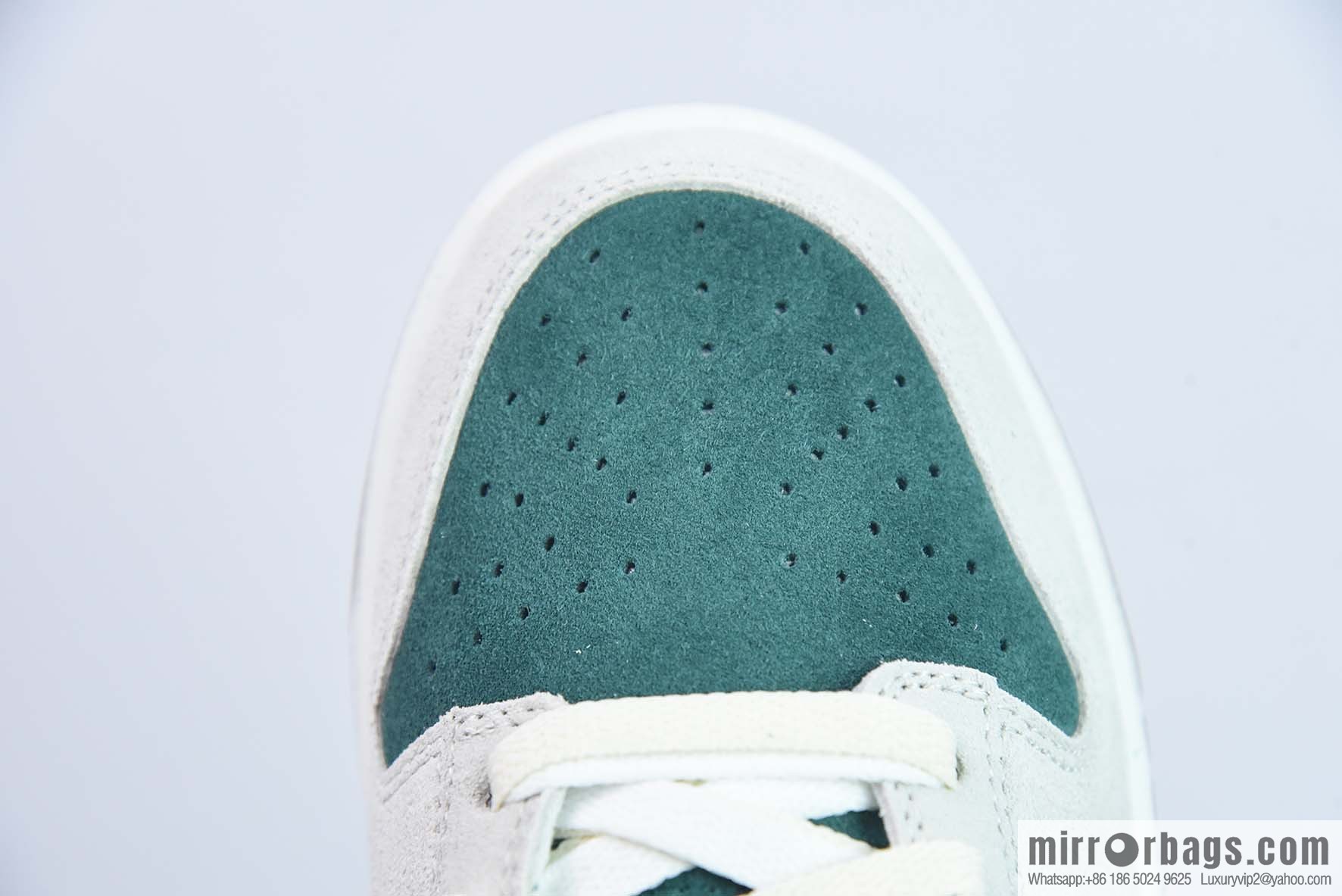 NIKE SB Dunk Low sports and leisure low-top board shoes, double hook, beige red and green, item number: DO9457-127
