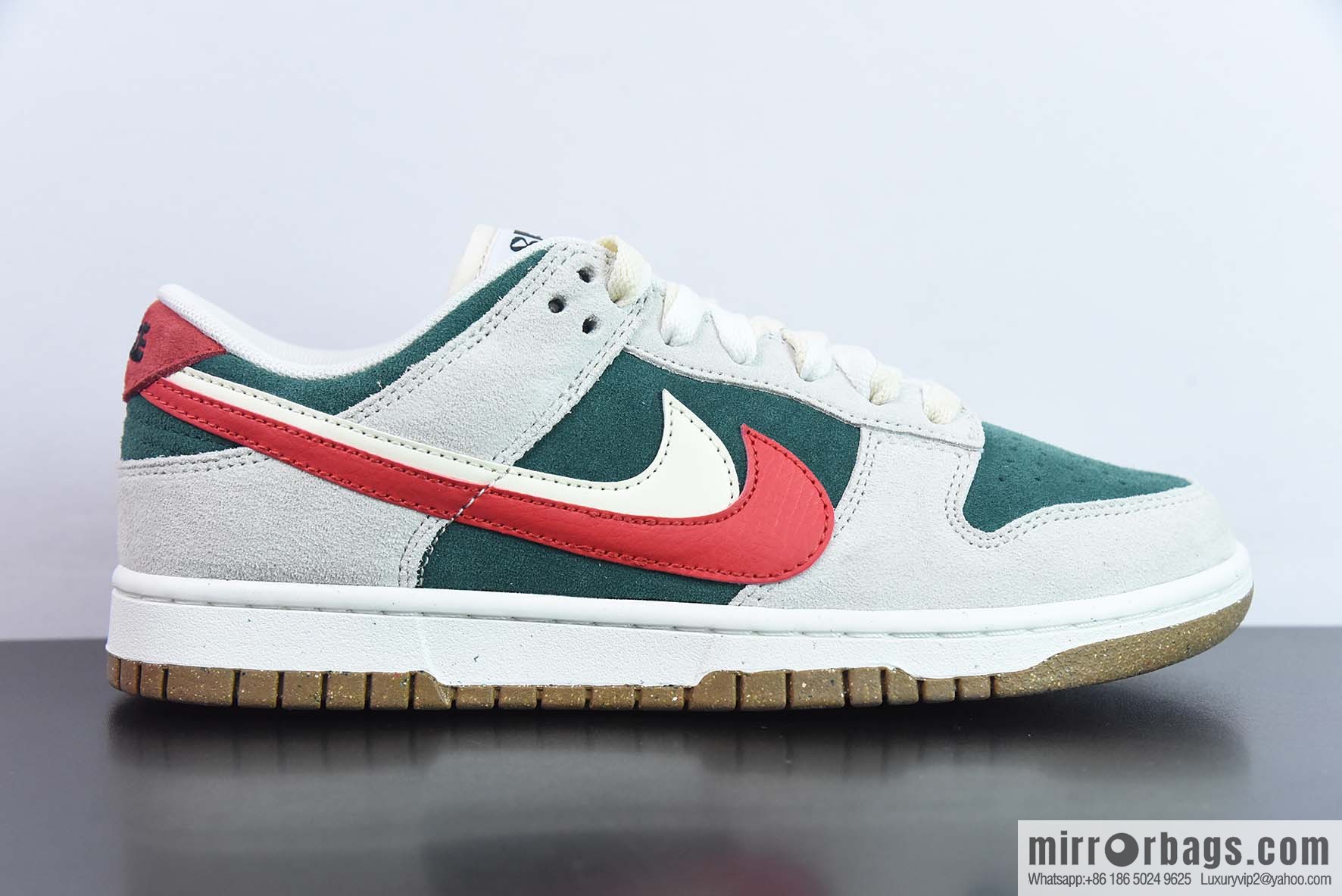 NIKE SB Dunk Low sports and leisure low-top board shoes, double hook, beige red and green, item number: DO9457-127