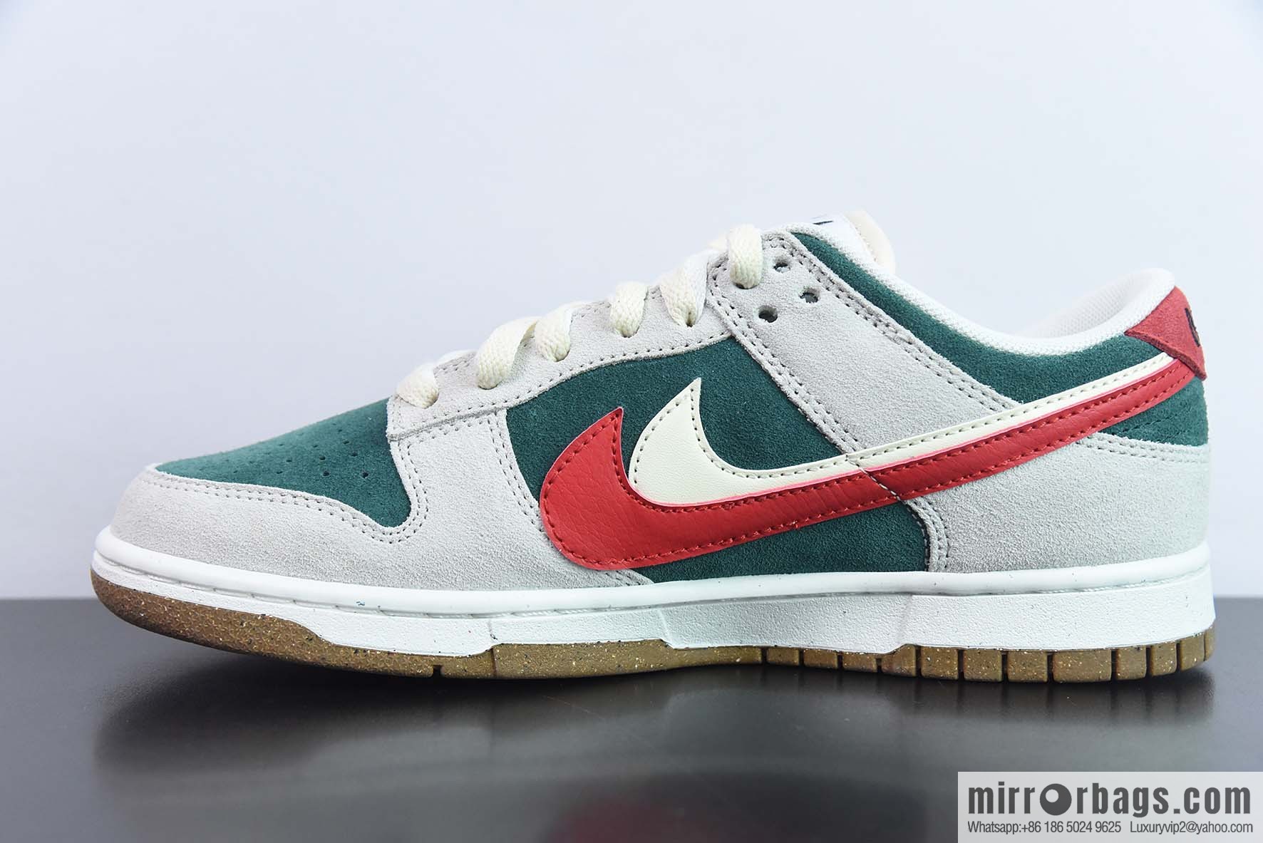 NIKE SB Dunk Low sports and leisure low-top board shoes, double hook, beige red and green, item number: DO9457-127
