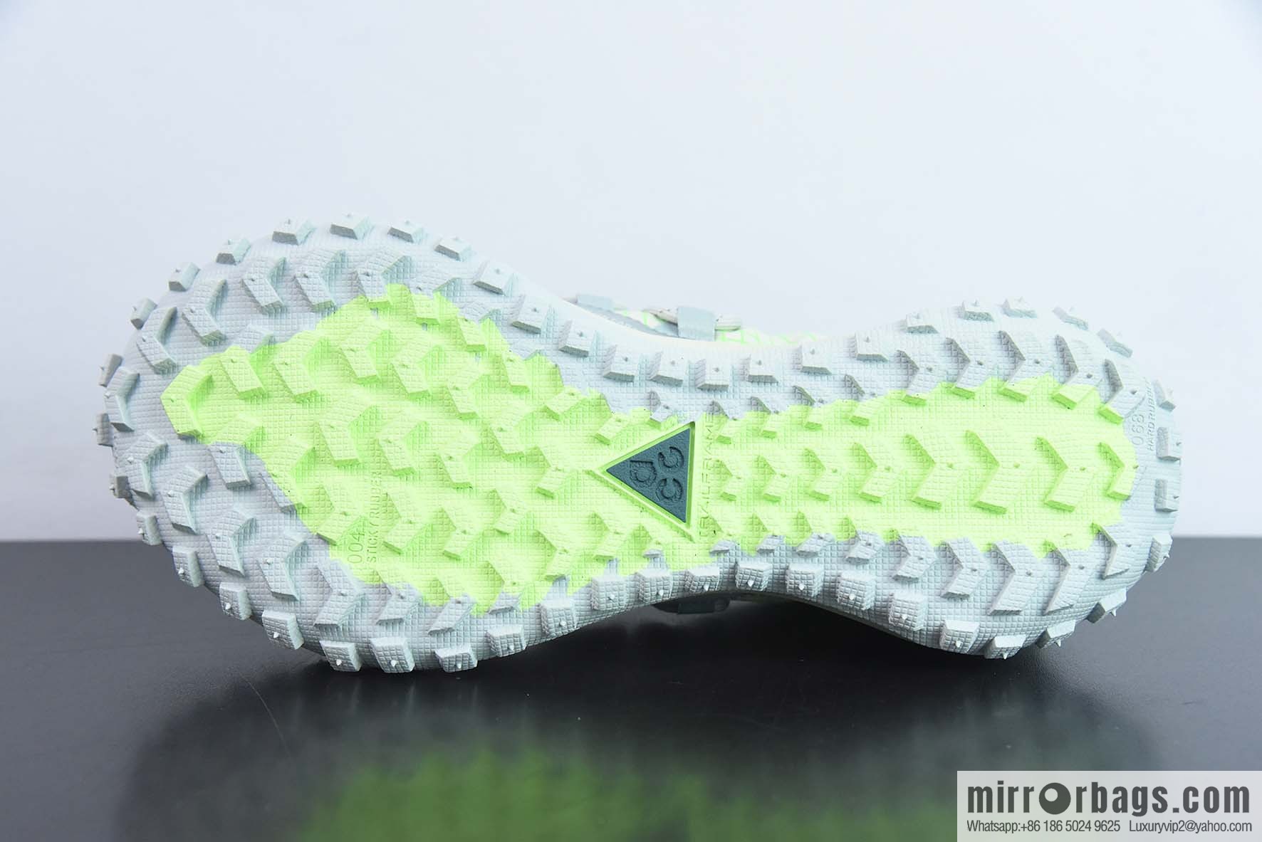 Nike ACG Mountain Flying Low GORE-TEX Outdoor hiking sneakers/neon green Part Number: DJ4030 001