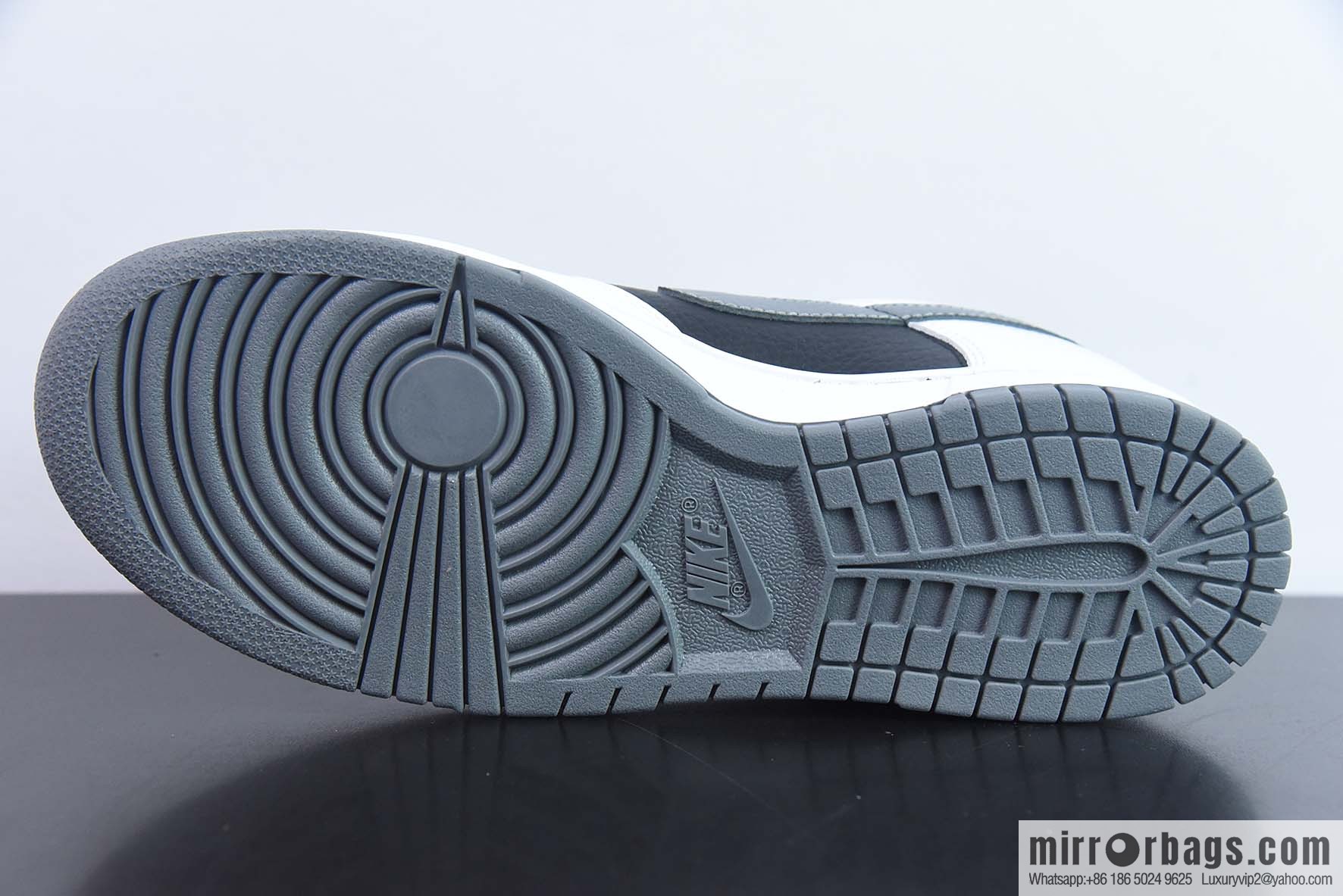 NIKE SB Dunk Low sports and leisure low-top board shoes, Oyo Keyang, black and white, item number: MG3699 002