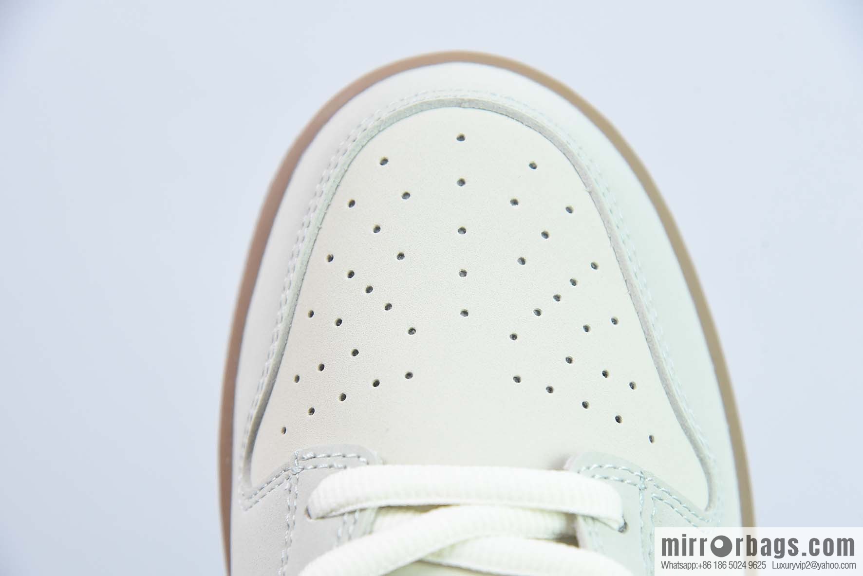 NIKE SB Dunk Low sports and leisure low-top board shoes, Oyo Keyang, suede, beige, item number: DD5896-020
