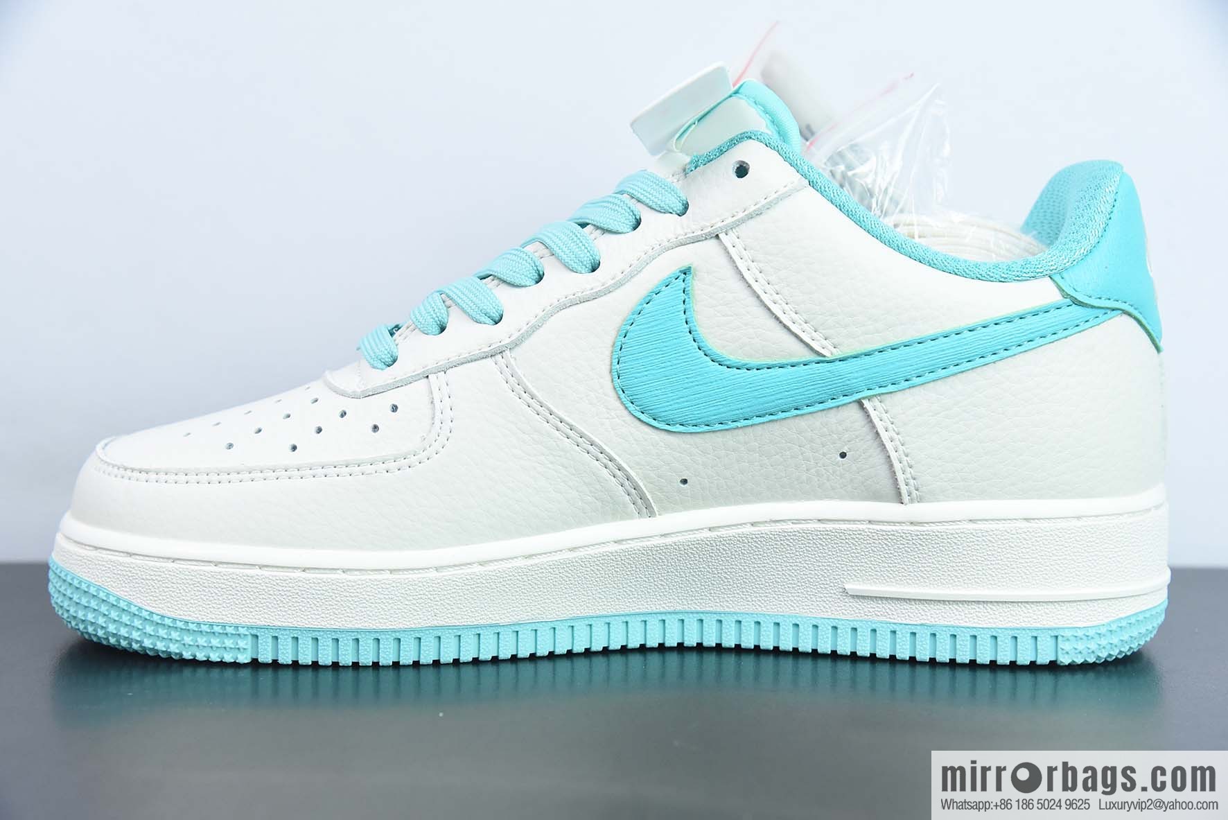 Air Force 1 '07 Low Air Force One Tiffany & Co. White and blue sneakers Item number: TP0096 255