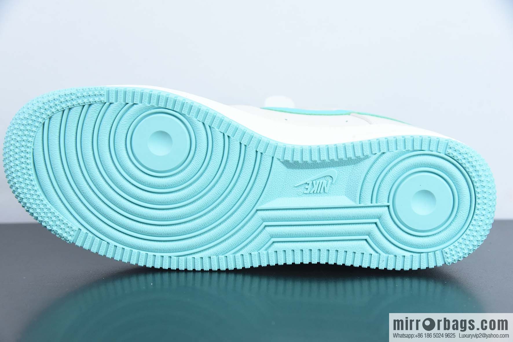 Air Force 1 '07 Low Air Force One Tiffany & Co. White and blue sneakers Item number: TP0096 255