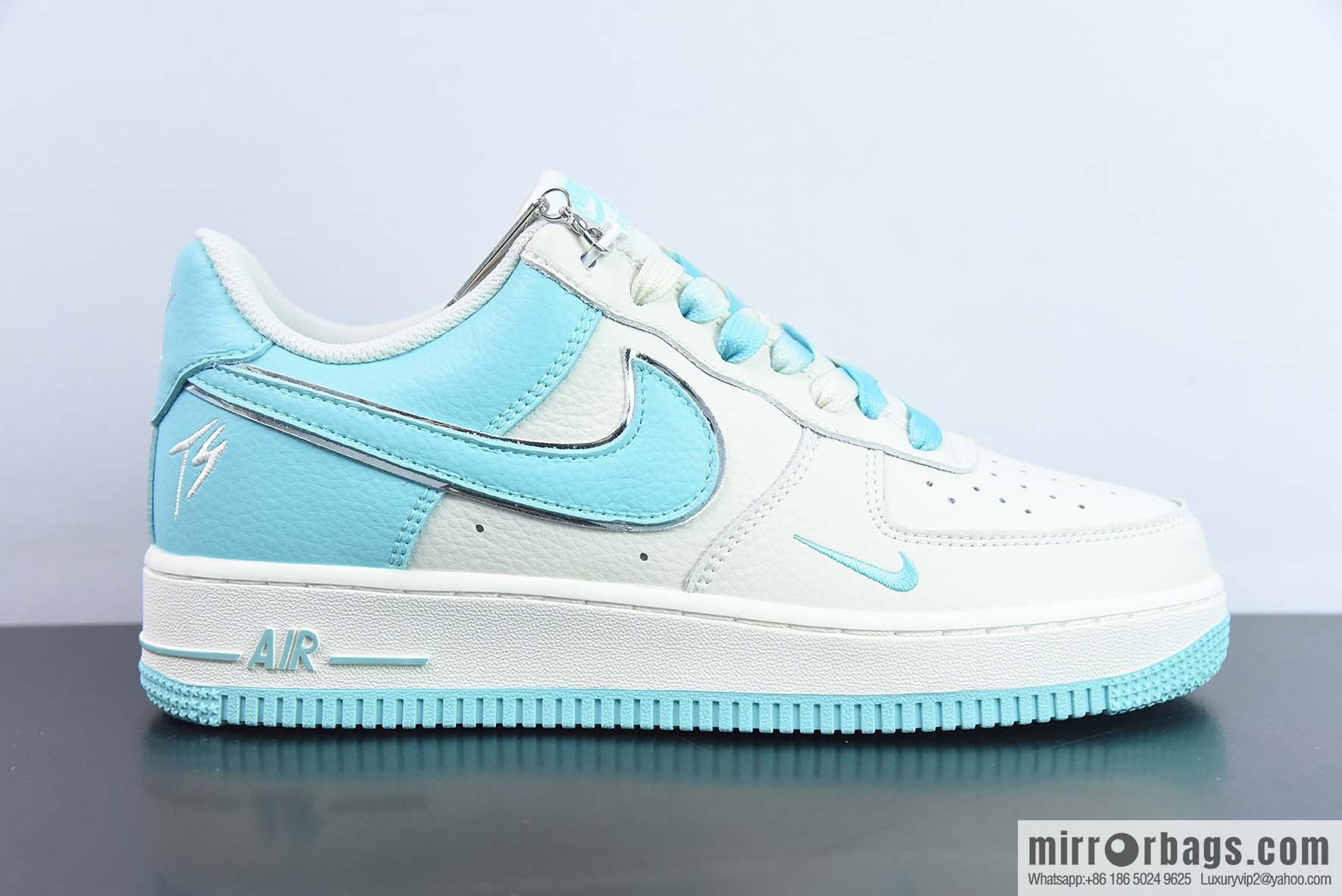 NK Air Force 1 Air Force One low-top casual board shoes white and blue, color matching mini hook, item number: IO5636-555