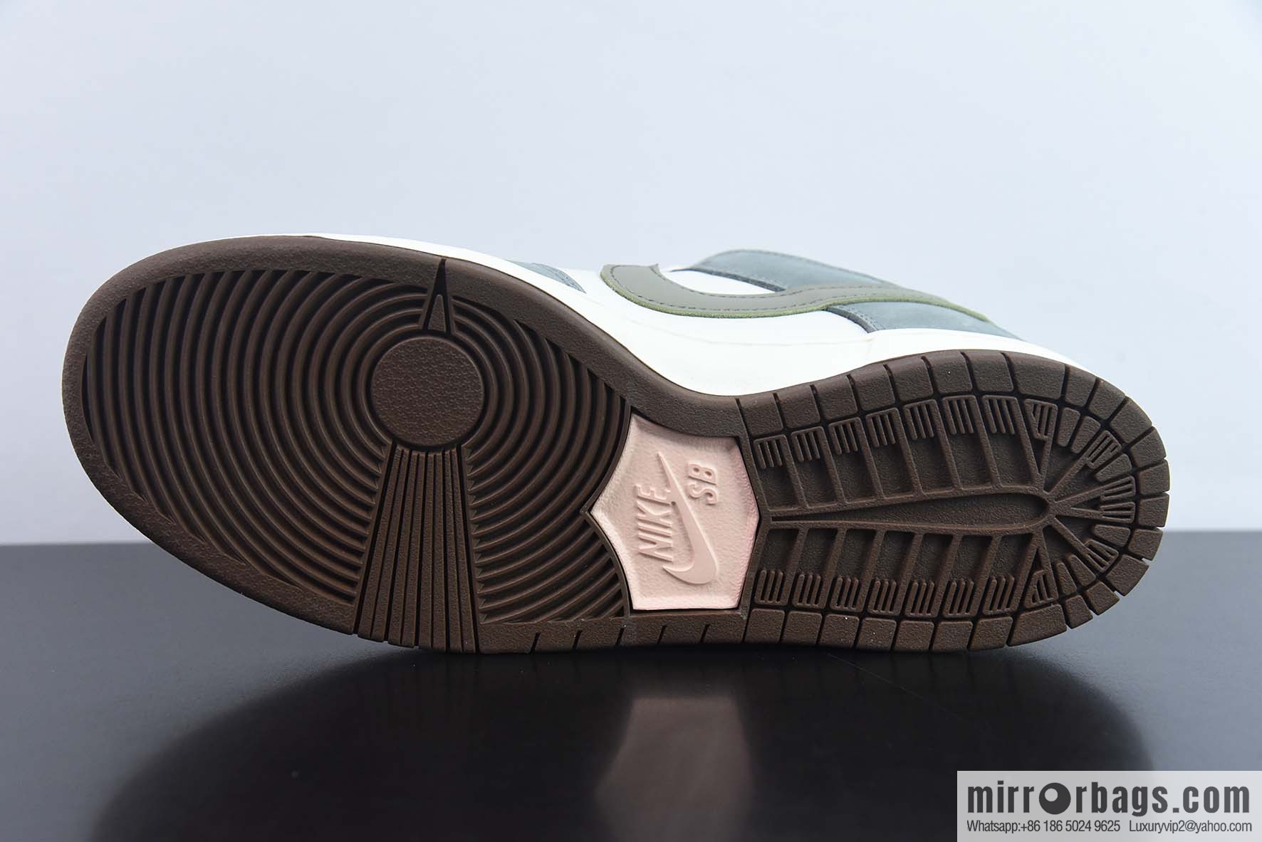 Nk SB gray feather Dunk Low joint SB low-top leisure sports skateboard shoes item number: FQ1180-001
