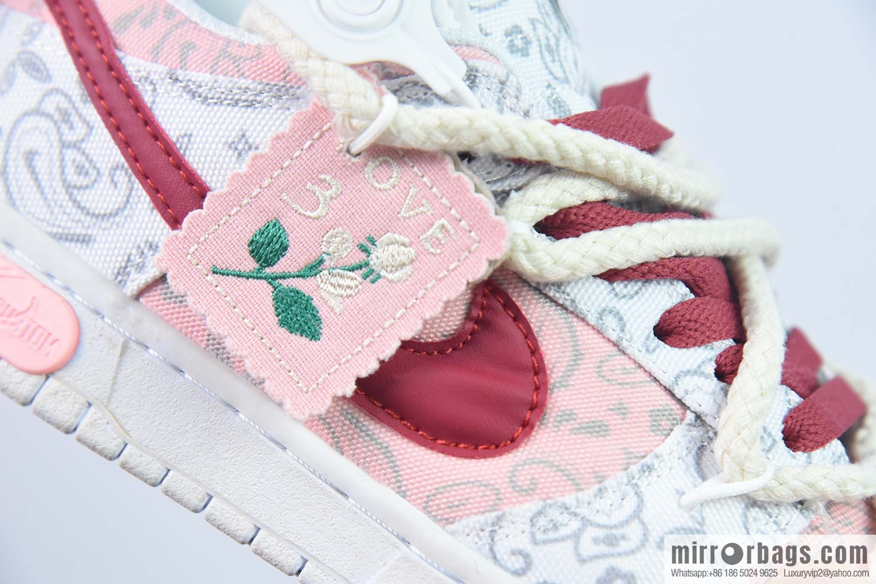 NK SB Dunk Low deconstruction drawstring low-top, white pink waist printed item number: DJ9955-100