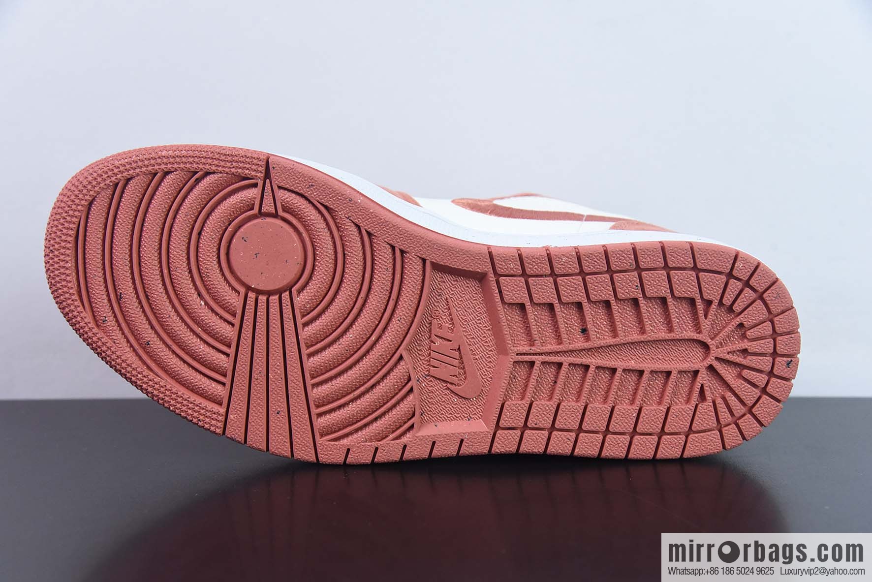 Air Jordan 1 low AJ1 Jordan 1 generation low-top basketball shoes/white powder embroidery 2023 new sale, item number: FN3722-801