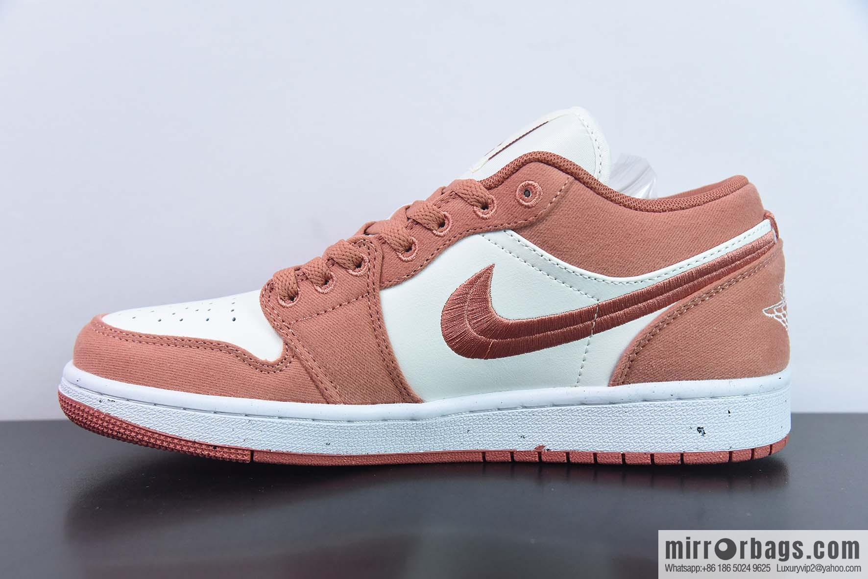 Air Jordan 1 low AJ1 Jordan 1 generation low-top basketball shoes/white powder embroidery 2023 new sale, item number: FN3722-801