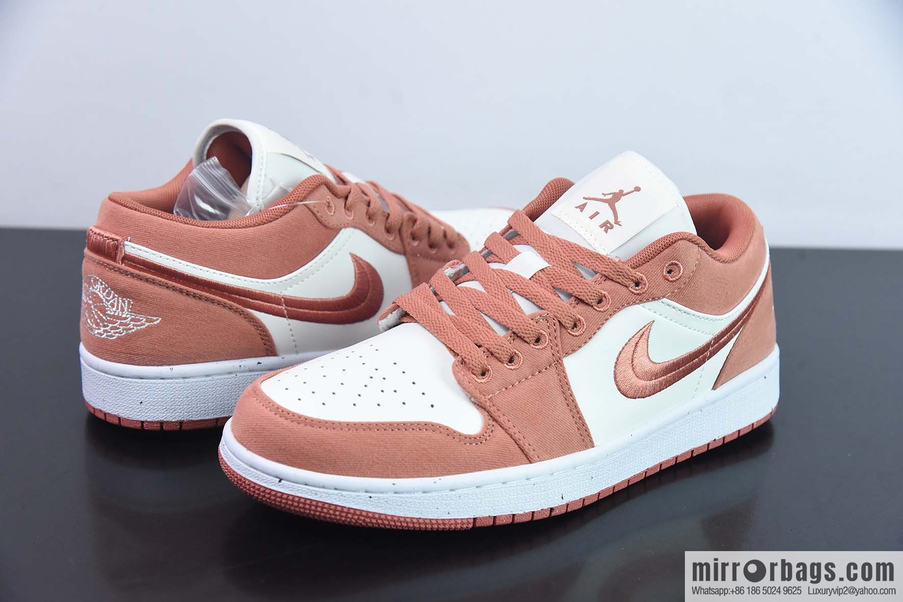 Air Jordan 1 low AJ1 Jordan 1 generation low-top basketball shoes/white powder embroidery 2023 new sale, item number: FN3722-801