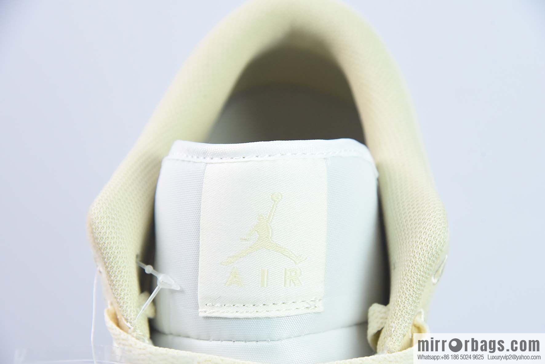 Air Jordan 1 Low AJ1 Jordan 1 generation low-top basketball shoes/white and yellow embroidery 2023 new sale, item number: FN3722-701