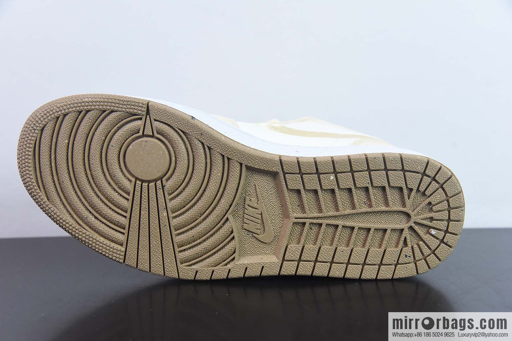 Air Jordan 1 Low AJ1 Jordan 1 generation low-top basketball shoes/white and yellow embroidery 2023 new sale, item number: FN3722-701