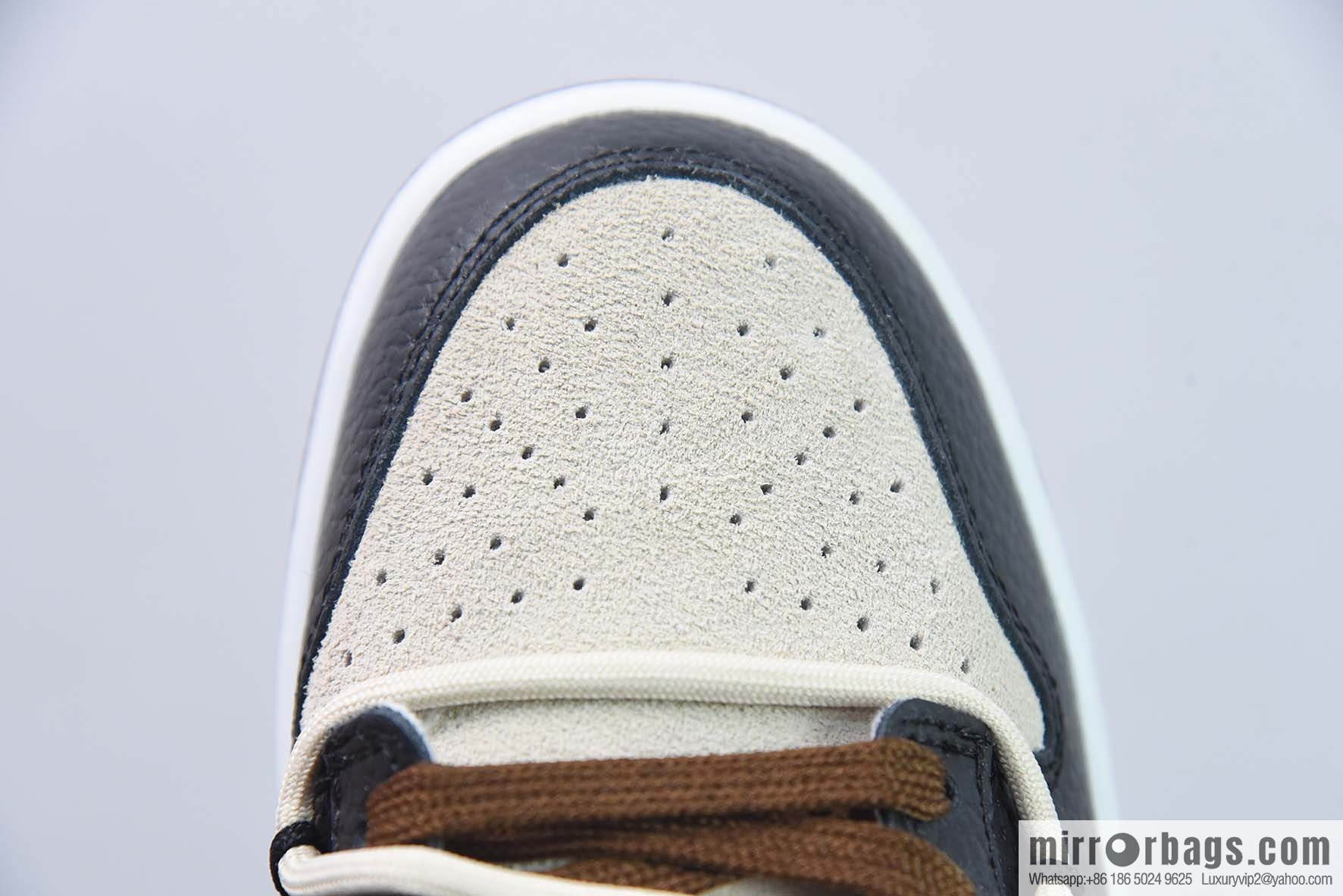 Nike Dunk Low SB low-top skate shoes/gray-black suede, straps, custom version