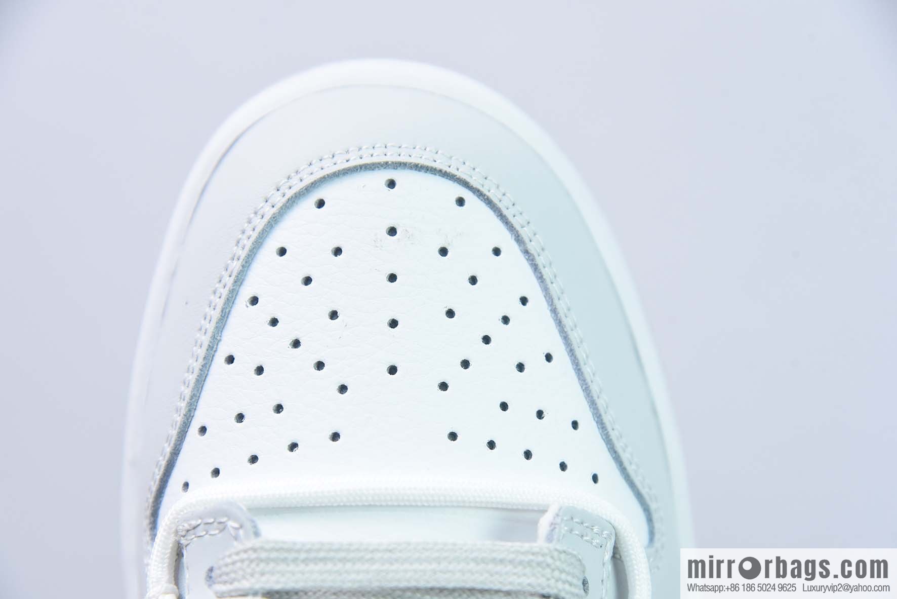 Nike Dunk Low SB low-top skate shoes/white gray, straps, customized version