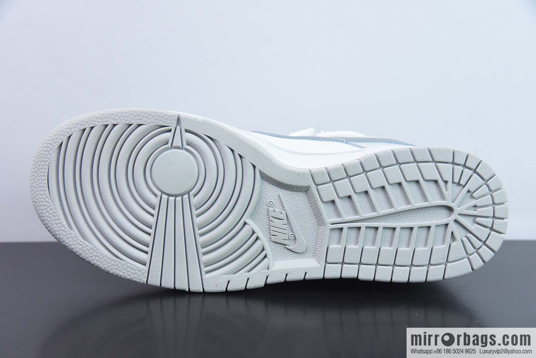 Nike Dunk Low SB low-top skate shoes/white gray, straps, customized version