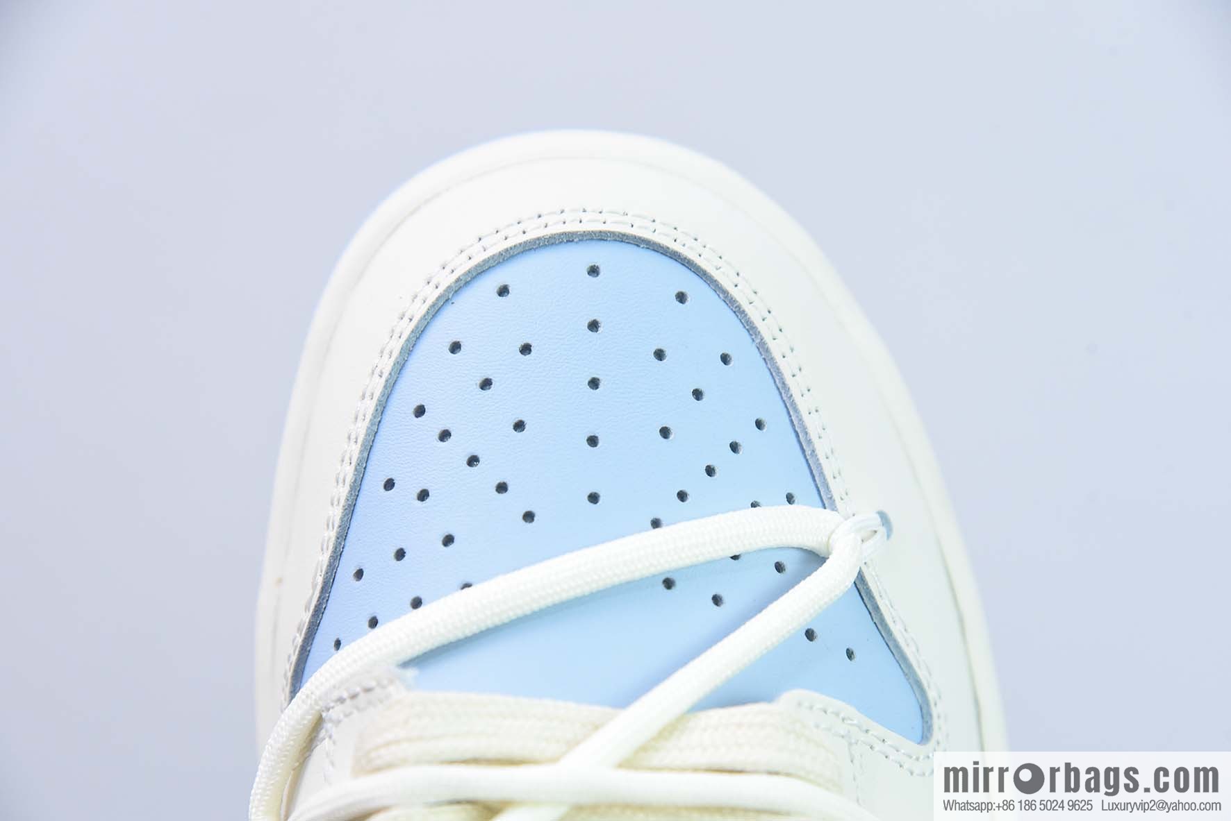 Nike Dunk Low SB low-top skate shoes/milk white and blue, straps, customized version