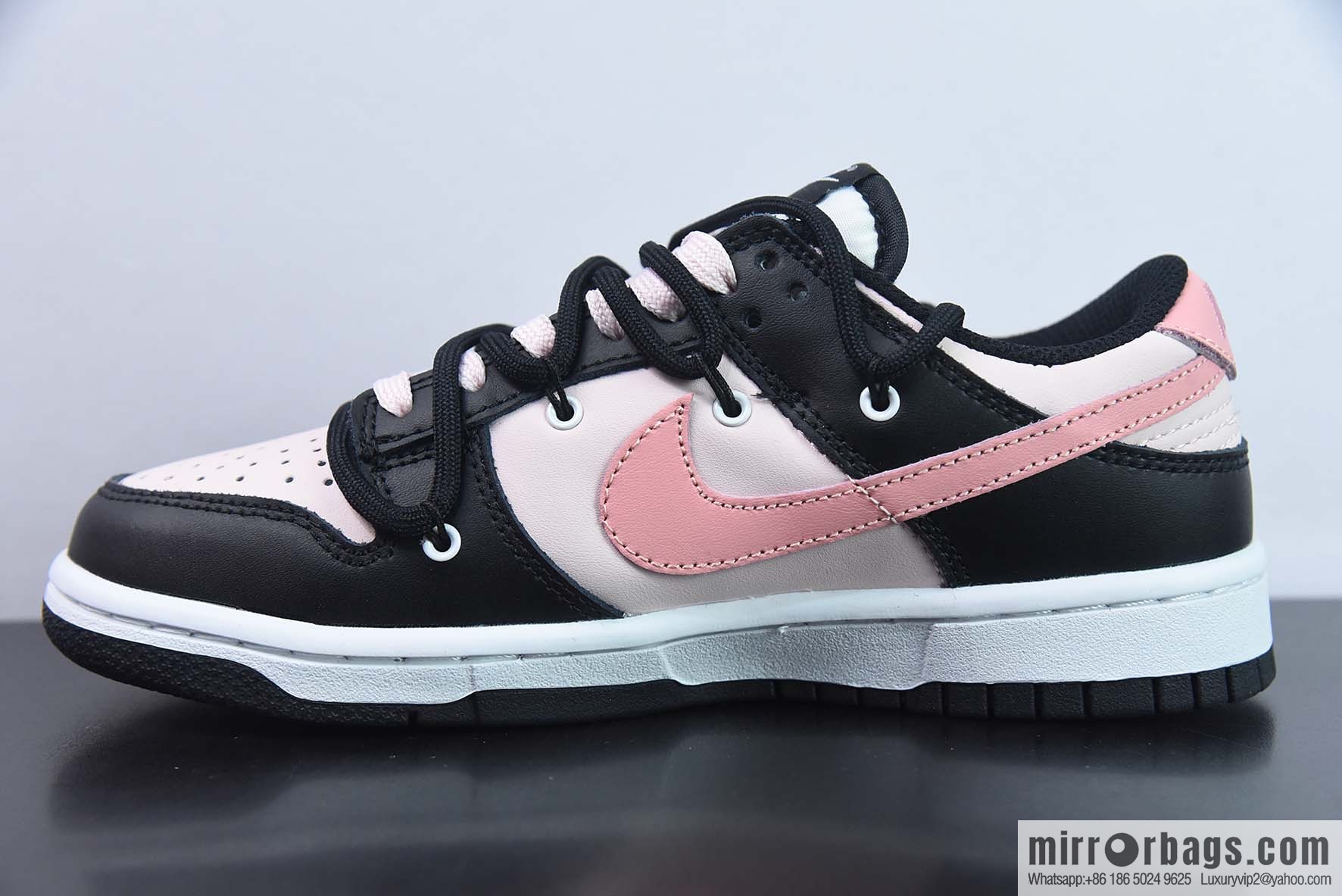 Nike Dunk Low SB low-top skate shoes/white and black powder, straps, customized version