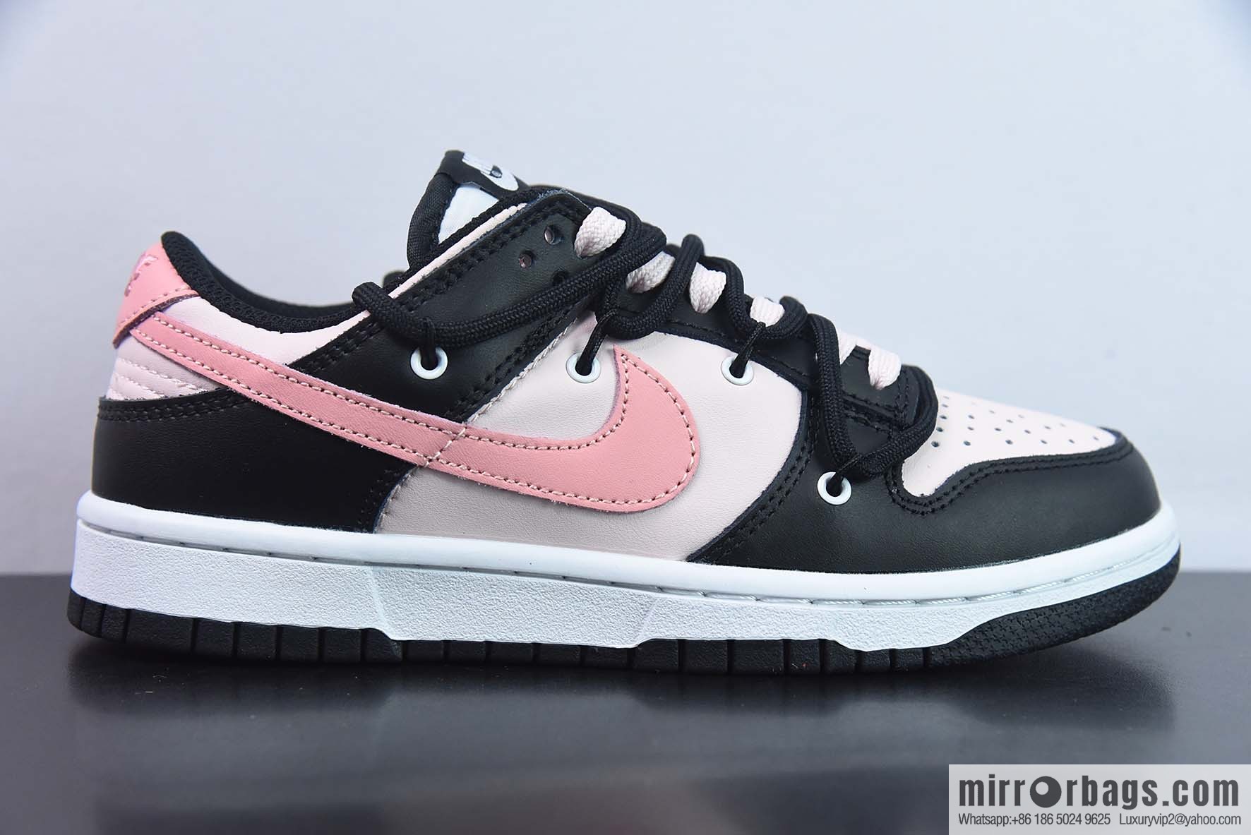 Nike Dunk Low SB low-top skate shoes/white and black powder, straps, customized version
