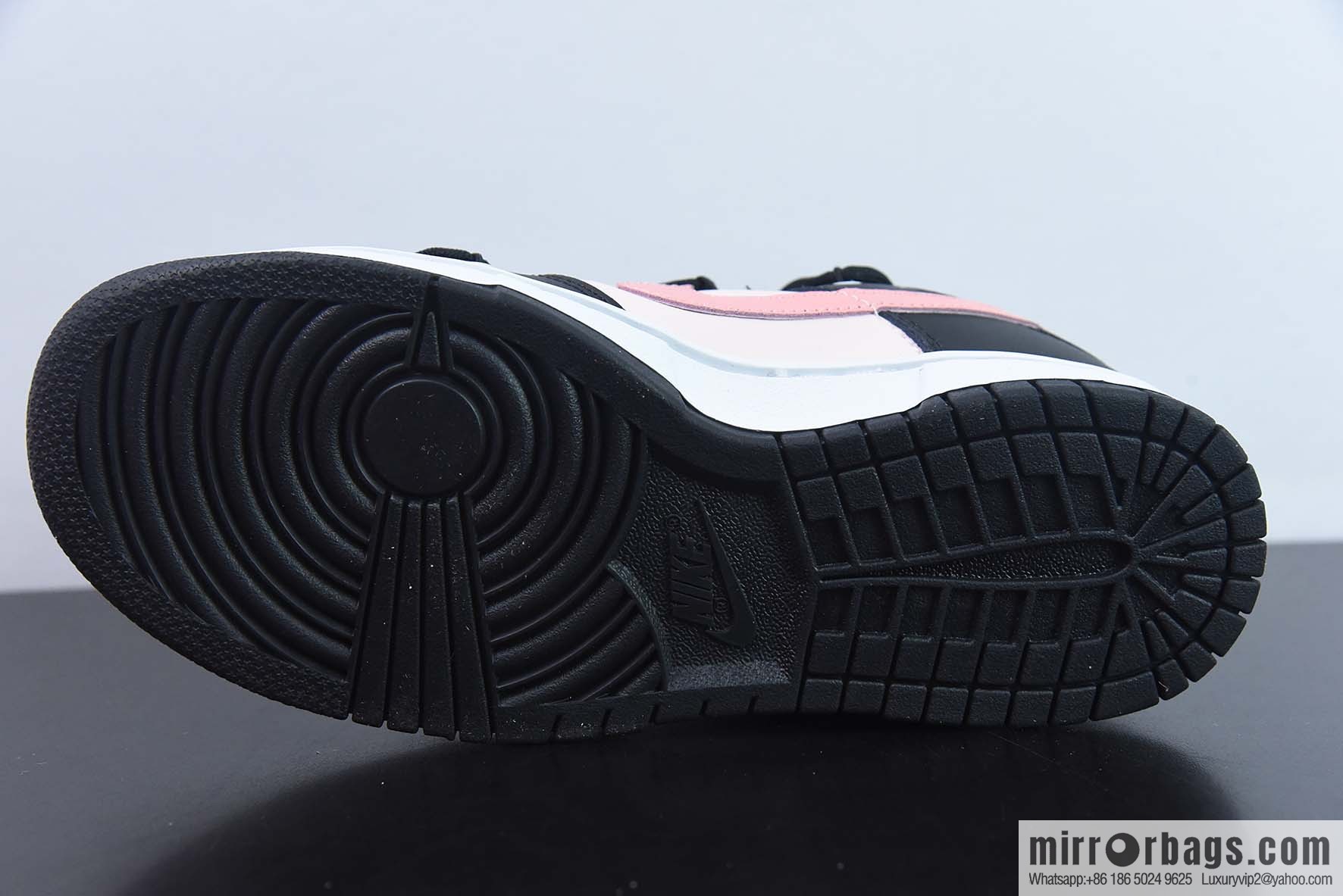 Nike Dunk Low SB low-top skate shoes/white and black powder, straps, customized version