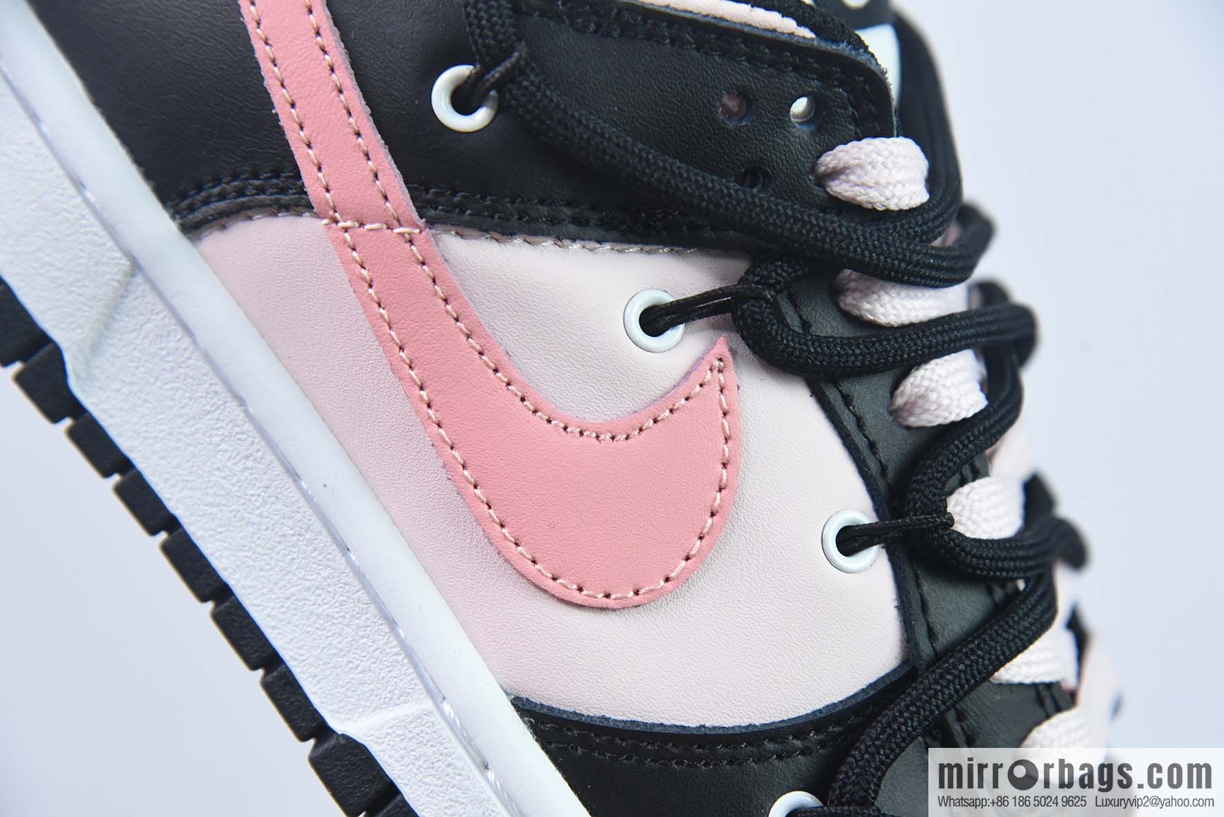 Nike Dunk Low SB low-top skate shoes/white and black powder, straps, customized version