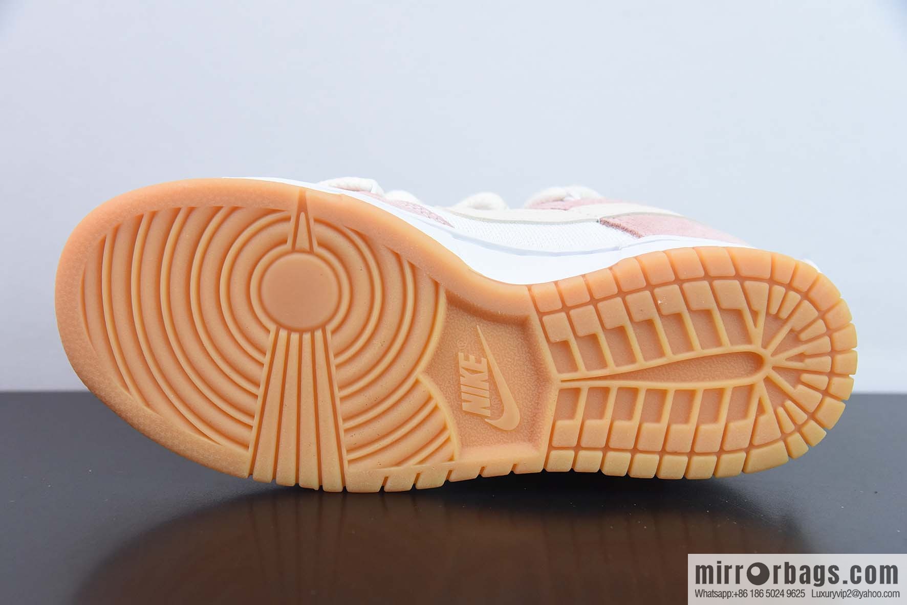 Nike Dunk Low SB low-top skate shoes/teddy bear white powder strap