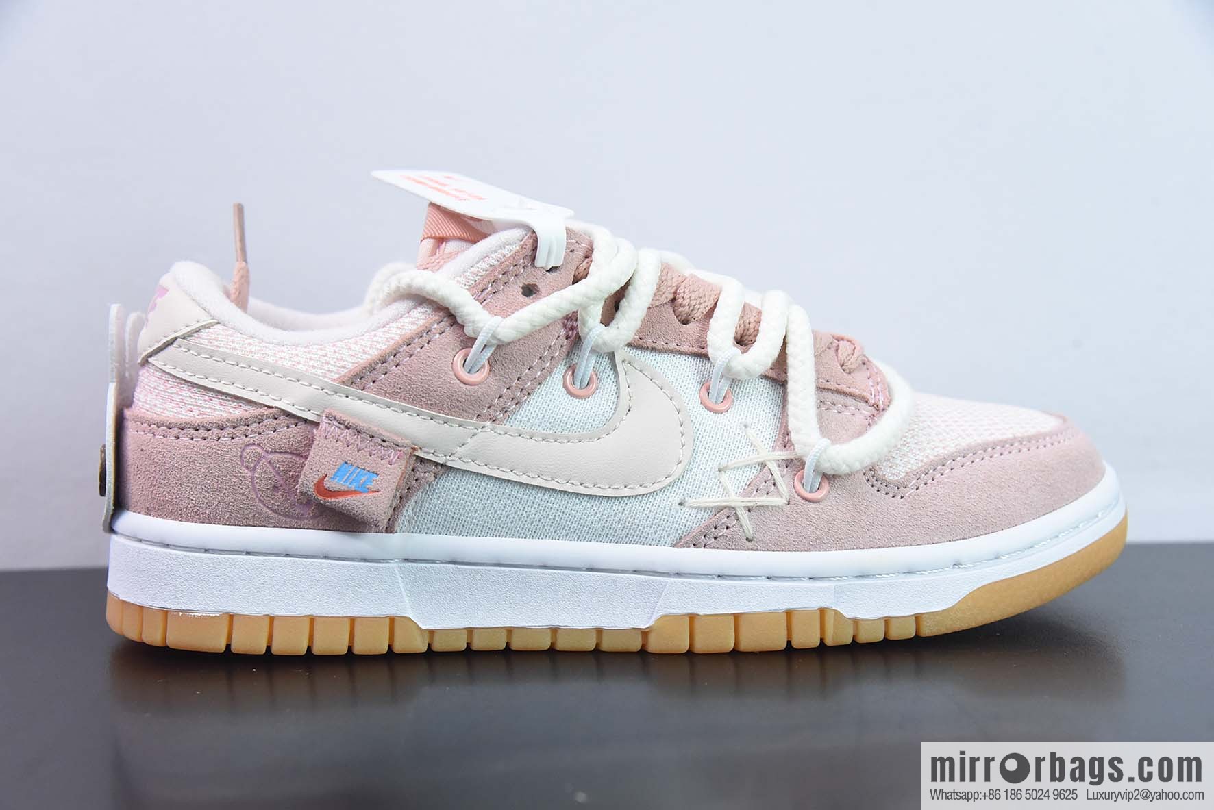Nike Dunk Low SB low-top skate shoes/teddy bear white powder strap