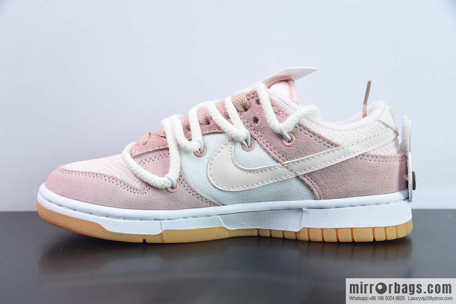 Nike Dunk Low SB low-top skate shoes/teddy bear white powder strap