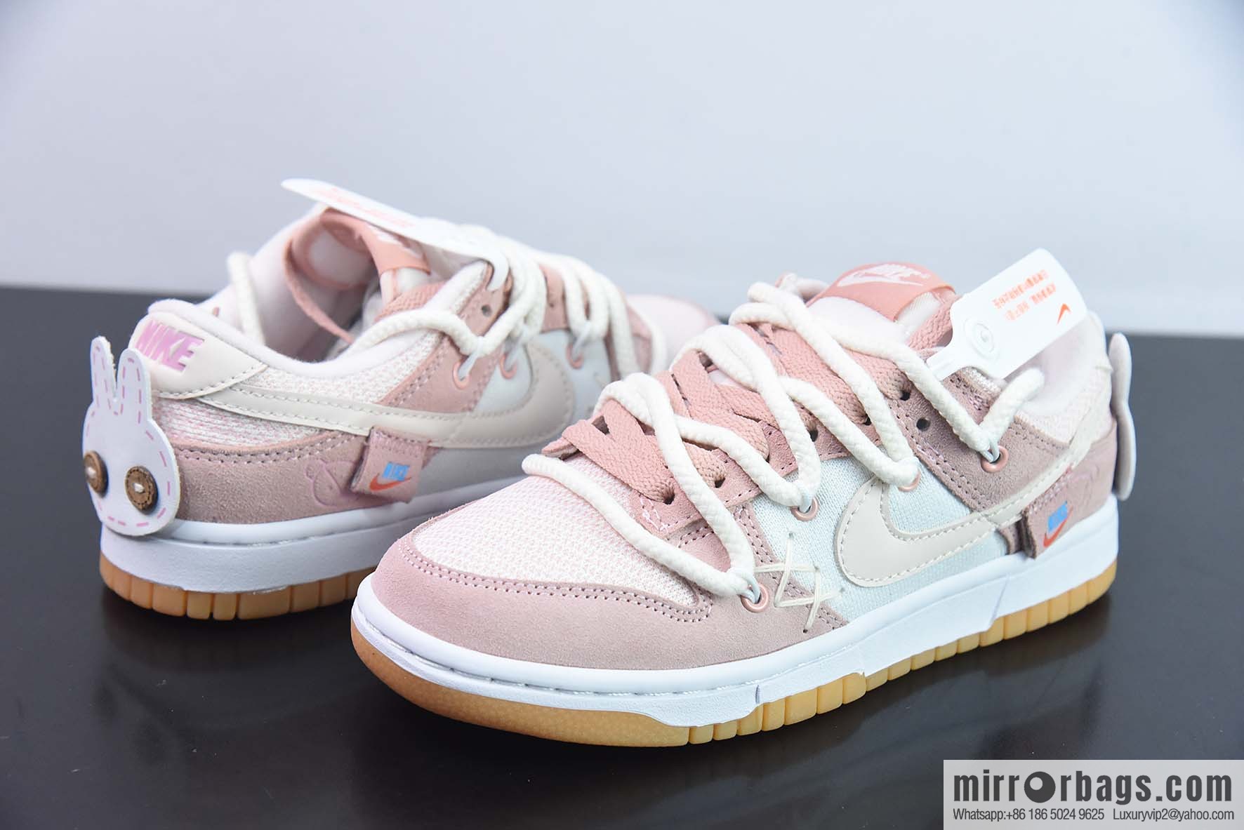 Nike Dunk Low SB low-top skate shoes/teddy bear white powder strap