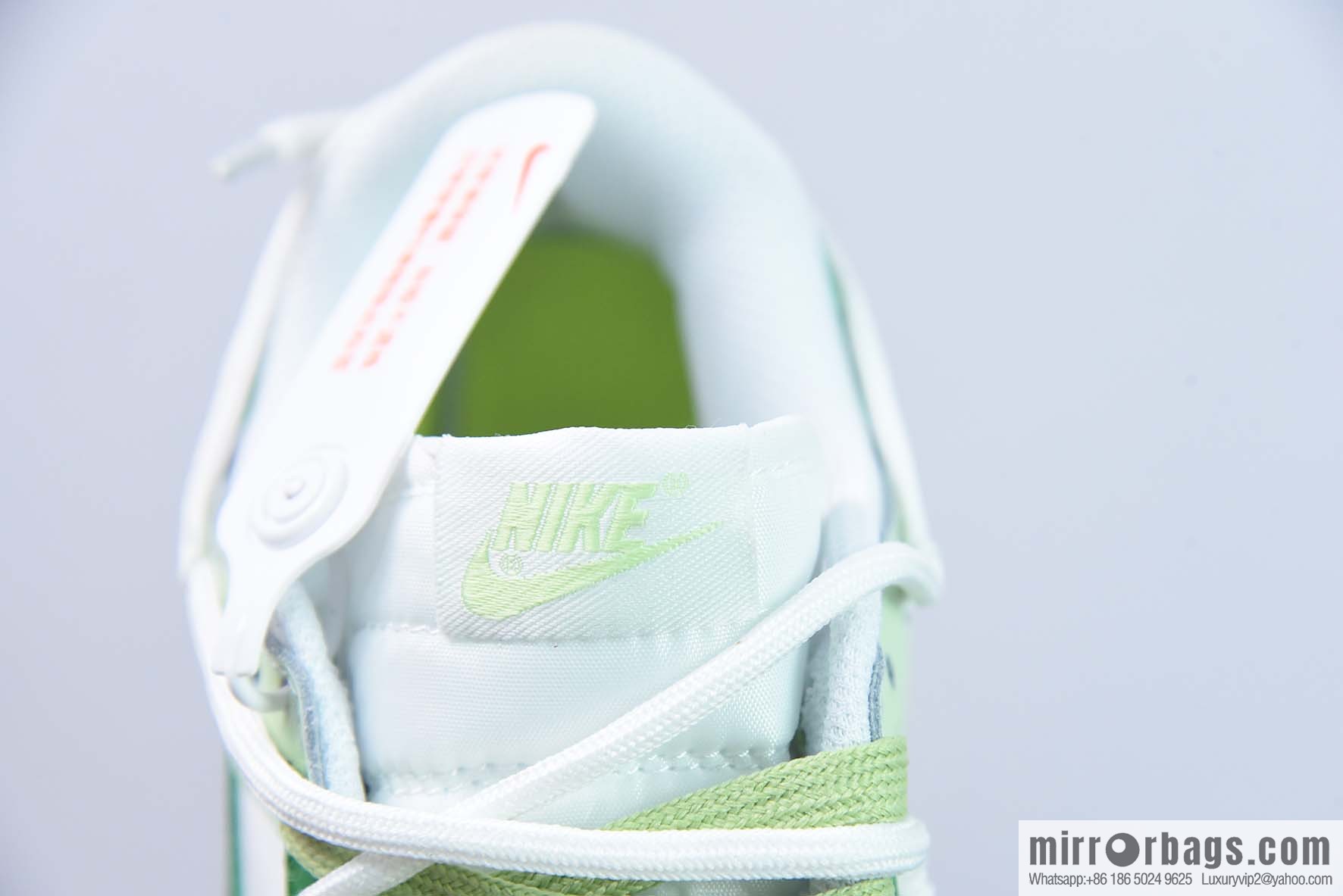Nike Dunk Low SB low-top skate shoes/white and light green, customized version