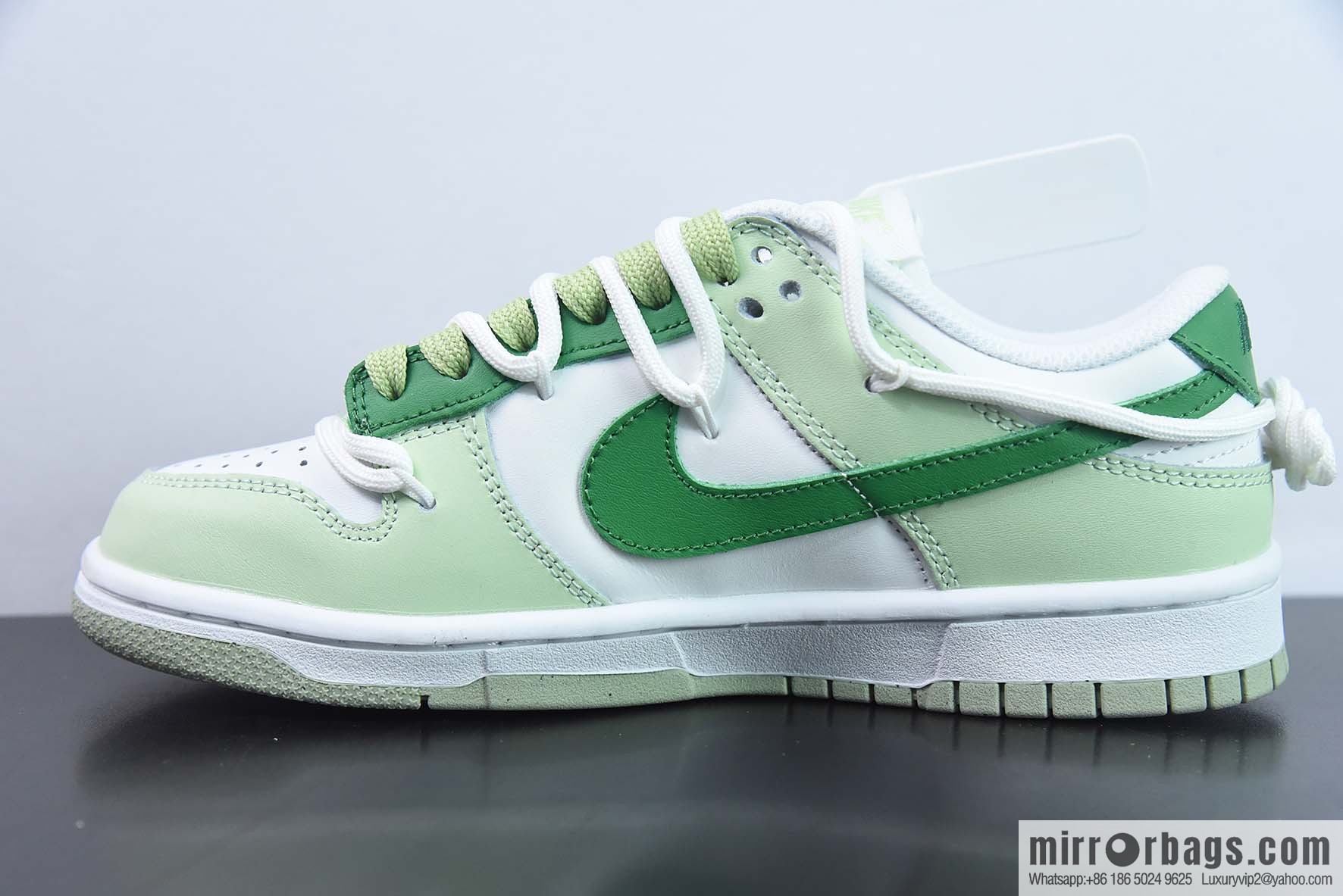 Nike Dunk Low SB low-top skate shoes/white and light green, customized version
