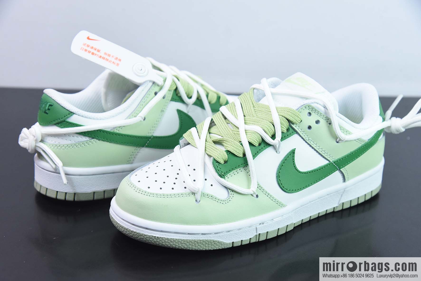 Nike Dunk Low SB low-top skate shoes/white and light green, customized version
