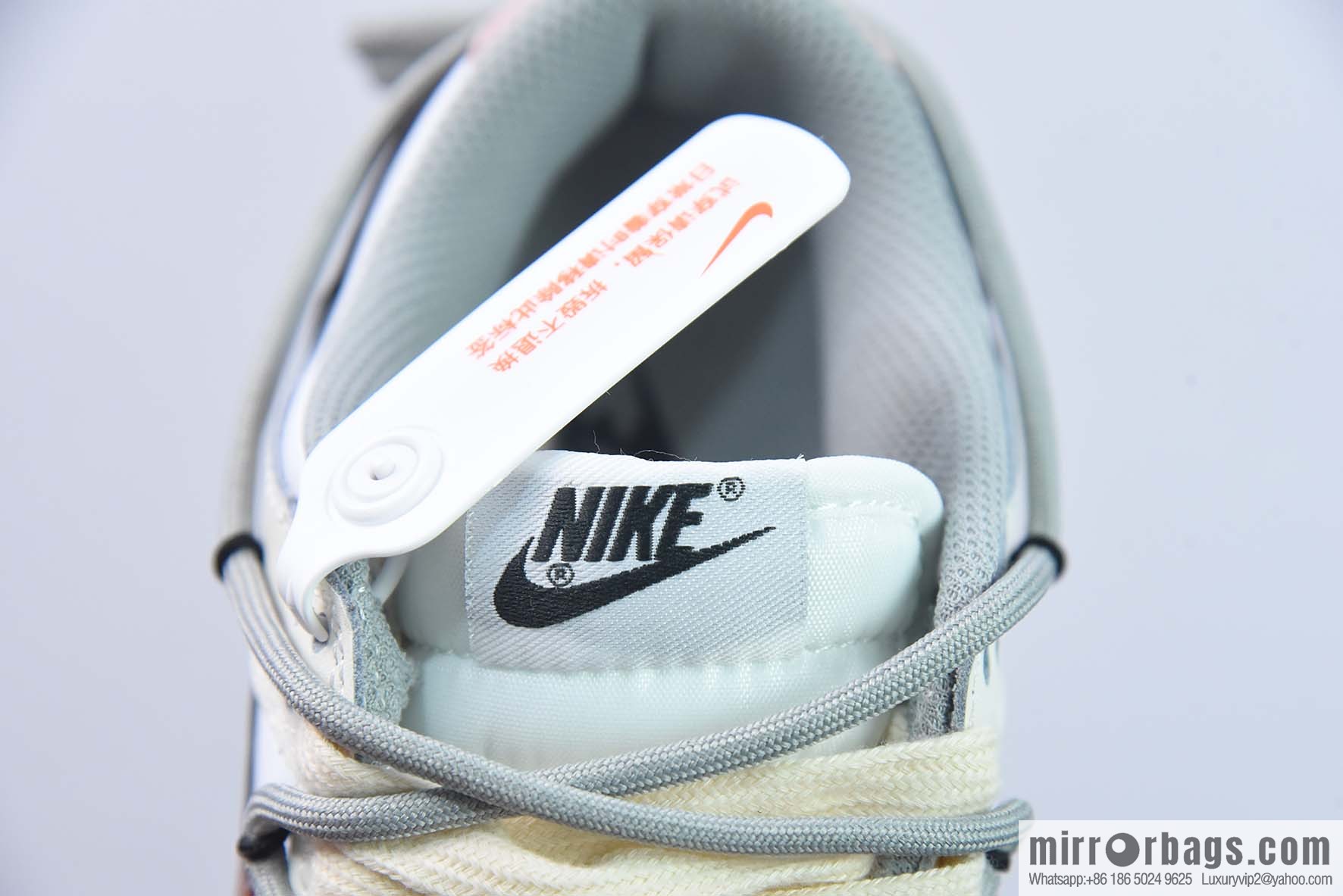 Nike Dunk Low SB low-top skate shoes/beige graffiti, custom version
