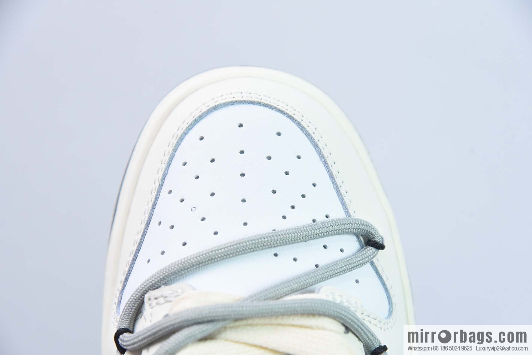 Nike Dunk Low SB low-top skate shoes/beige graffiti, custom version