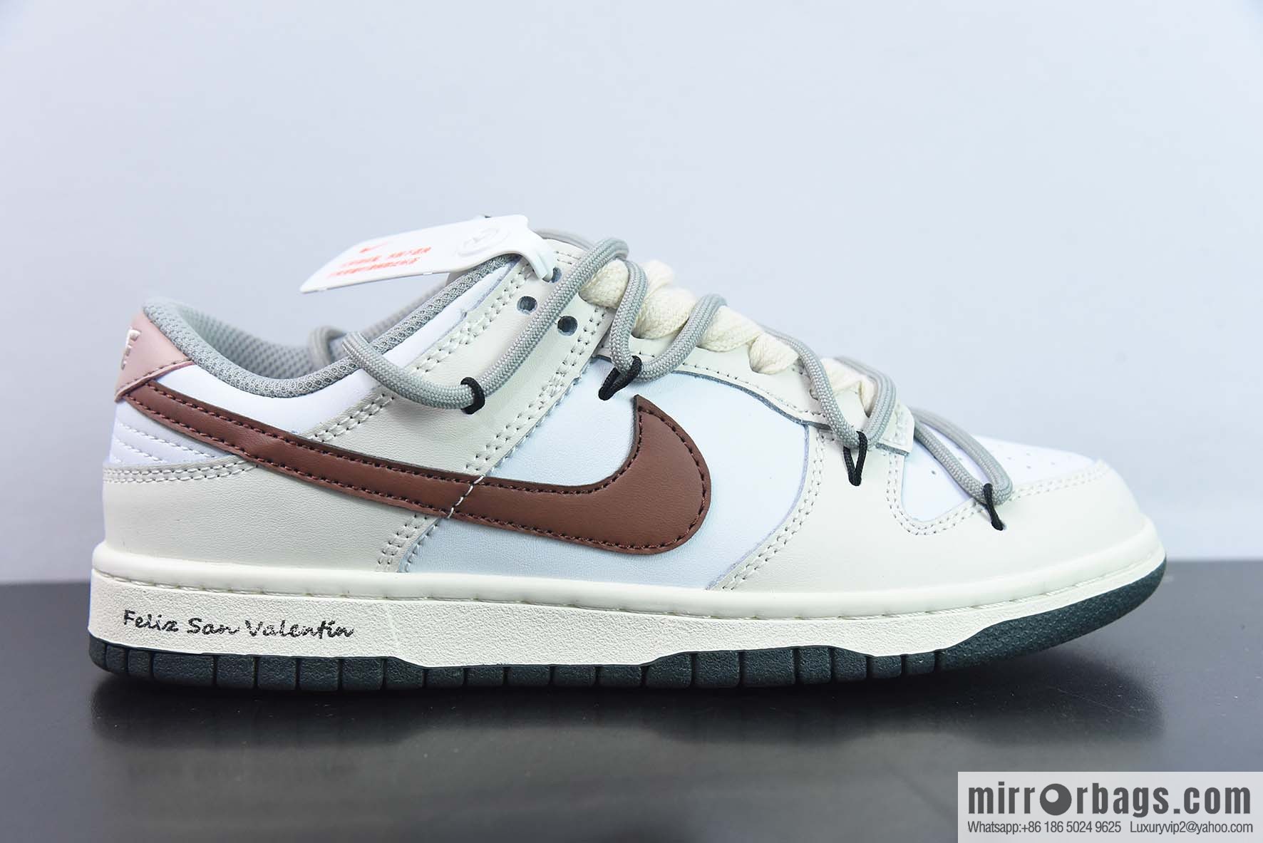 Nike Dunk Low SB low-top skate shoes/beige graffiti, custom version