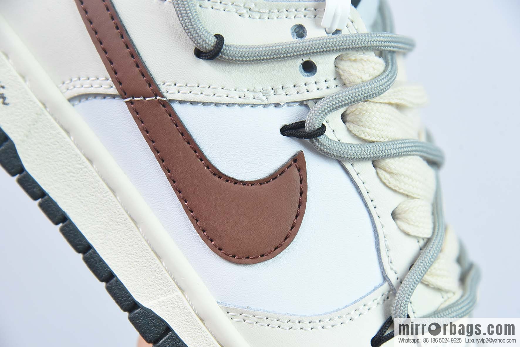 Nike Dunk Low SB low-top skate shoes/beige graffiti, custom version