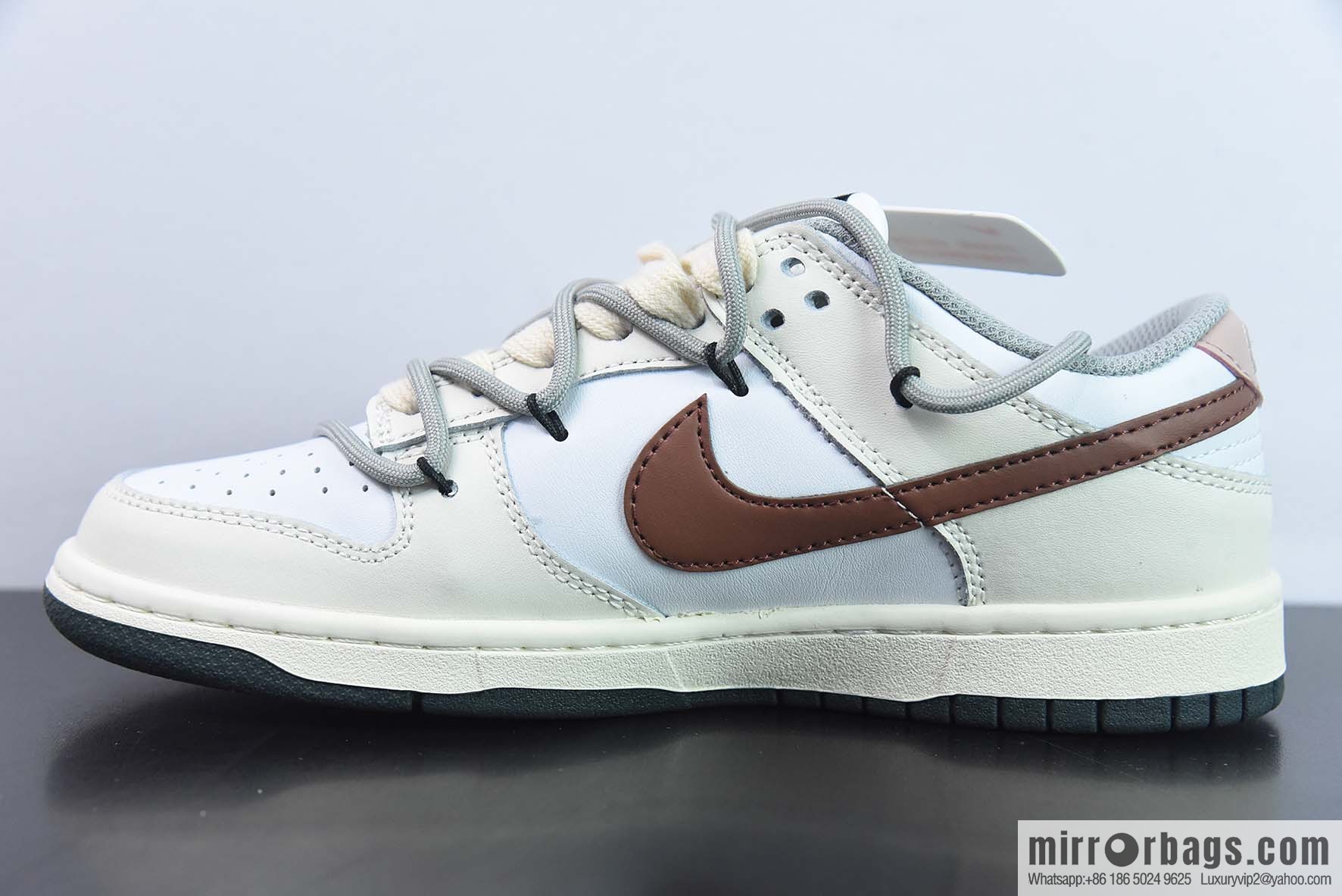 Nike Dunk Low SB low-top skate shoes/beige graffiti, custom version