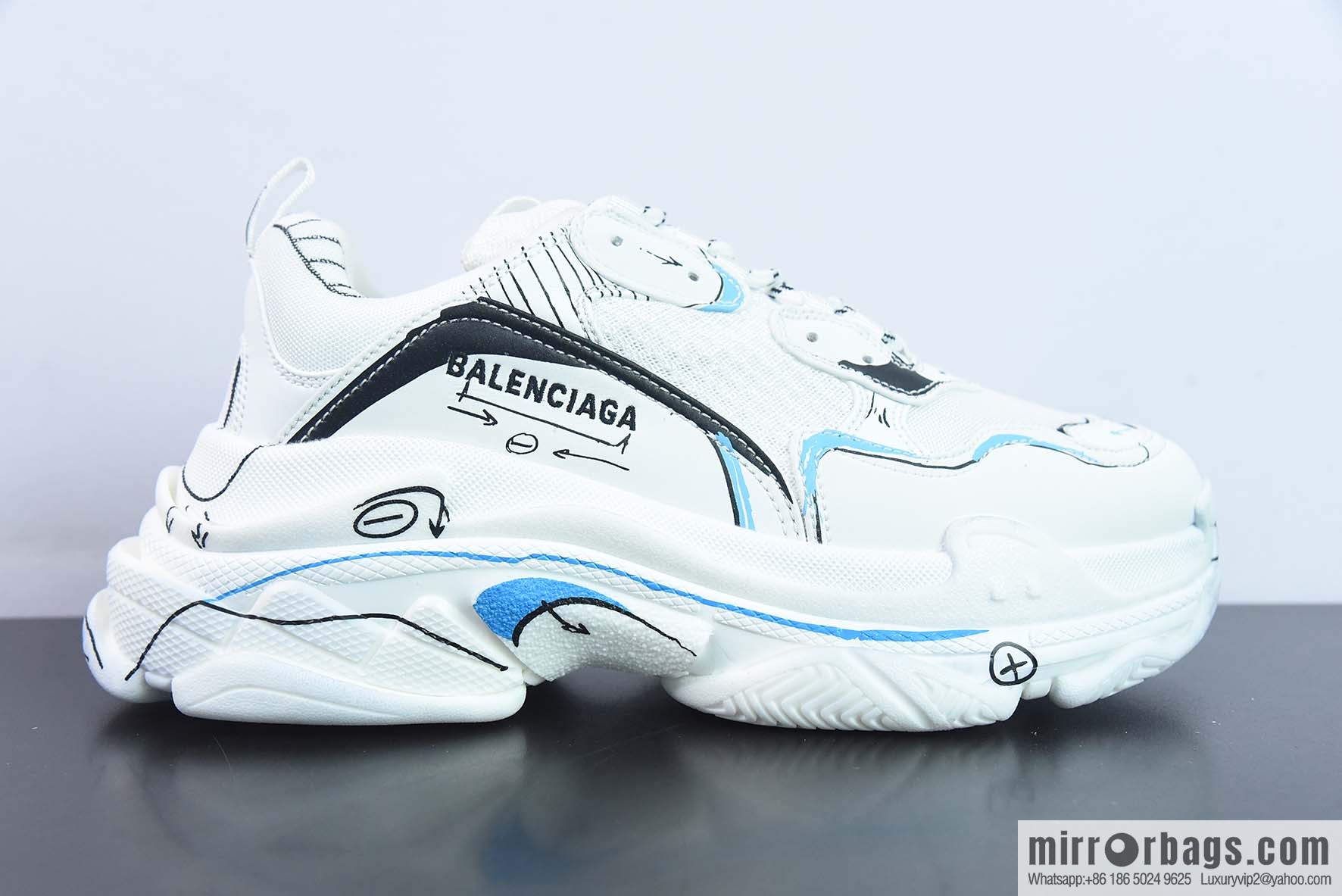 Balenciaga Triple S Balenciaga, joint model, graffiti printed generation 1.0 sneakers